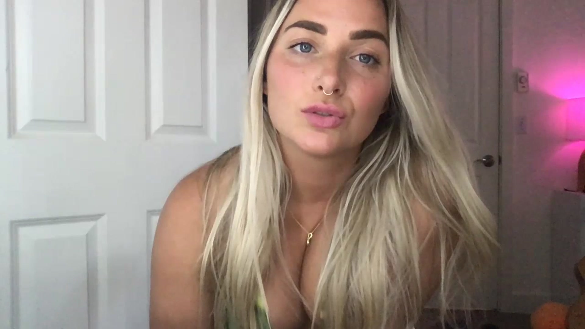 Gallery image thumbnail from OliviaQuinnn's myfreecams stream on, 07/18/2023, 01:33 image 3 of 20