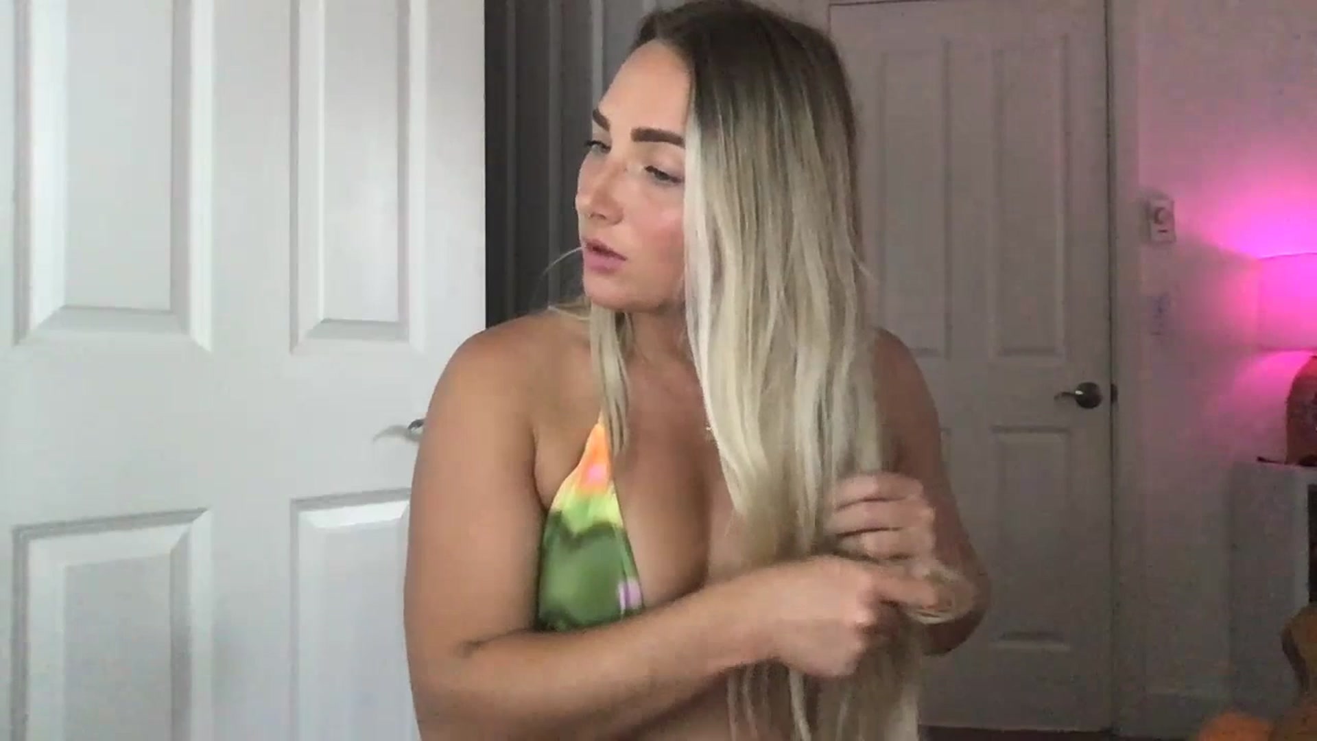 Gallery image thumbnail from OliviaQuinnn's myfreecams stream on, 07/18/2023, 01:33 image 7 of 20