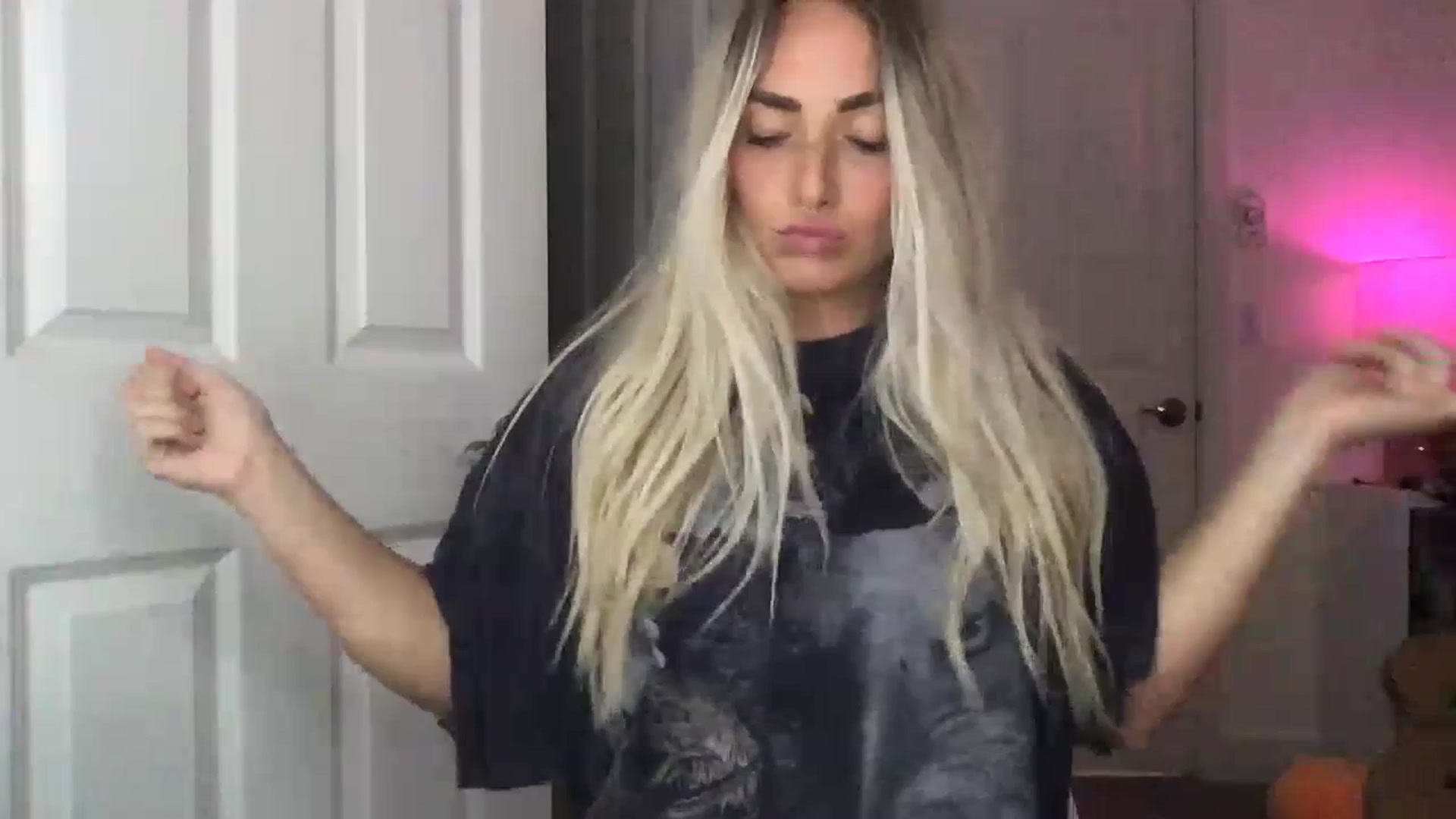 Gallery image thumbnail from OliviaQuinnn's myfreecams stream on, 07/18/2023, 03:59 image 1 of 20