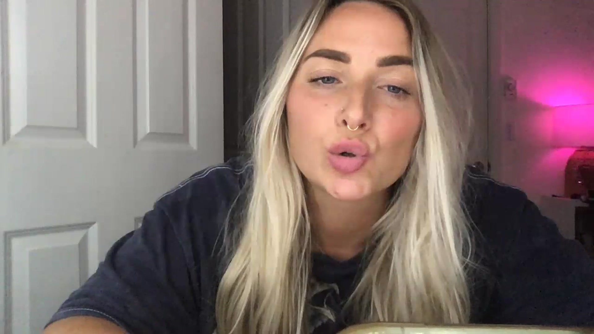 Gallery image thumbnail from OliviaQuinnn's myfreecams stream on, 07/18/2023, 03:59 image 2 of 20
