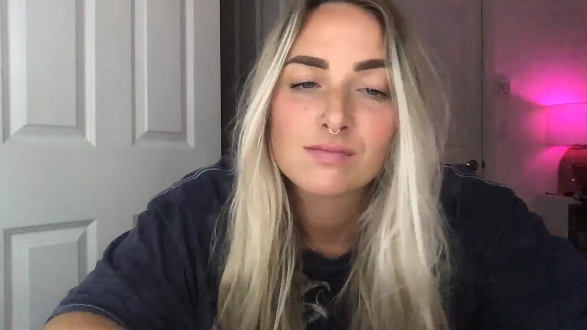 Gallery image thumbnail from OliviaQuinnn's myfreecams stream on, 07/18/2023, 03:59 image 3 of 20