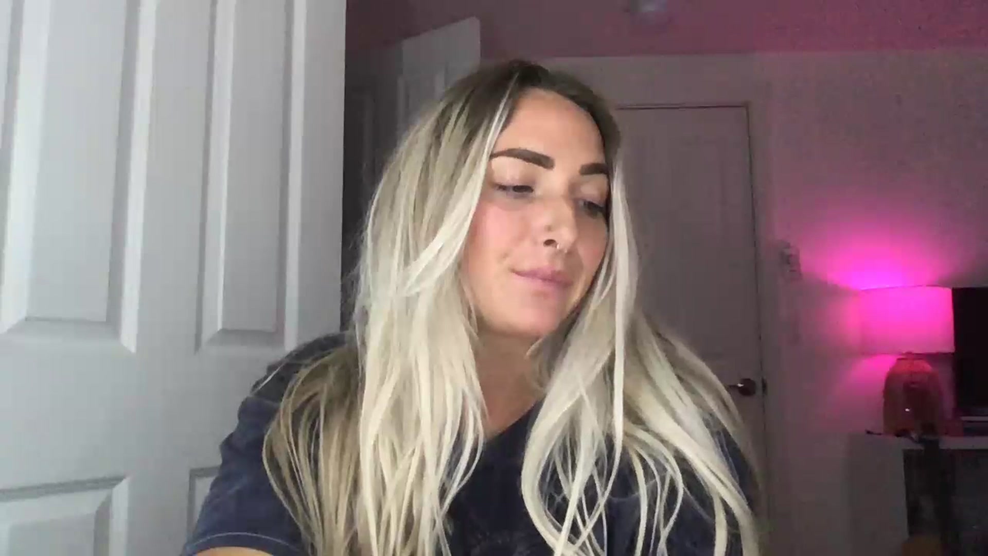 Gallery image thumbnail from OliviaQuinnn's myfreecams stream on, 07/18/2023, 03:59 image 15 of 20