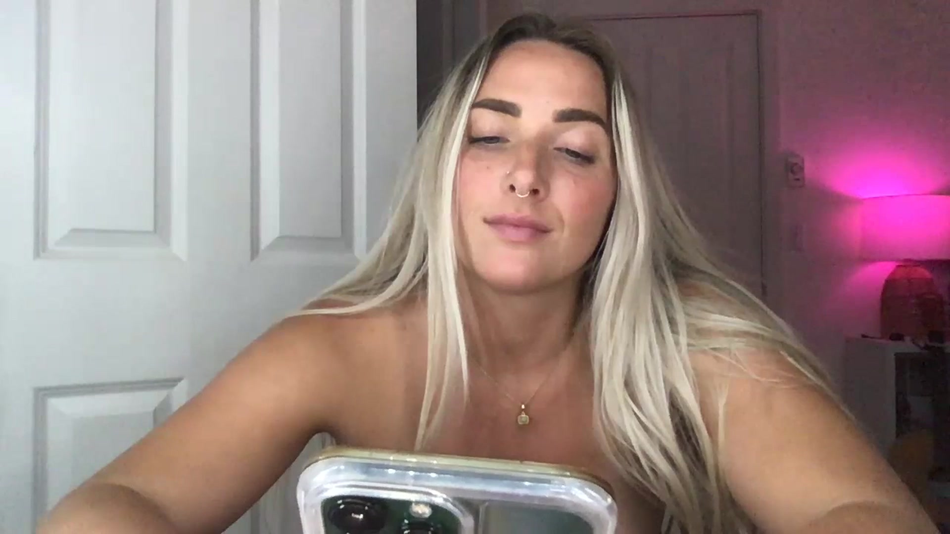 Gallery image thumbnail from OliviaQuinnn's myfreecams stream on, 07/18/2023, 05:48 image 15 of 20