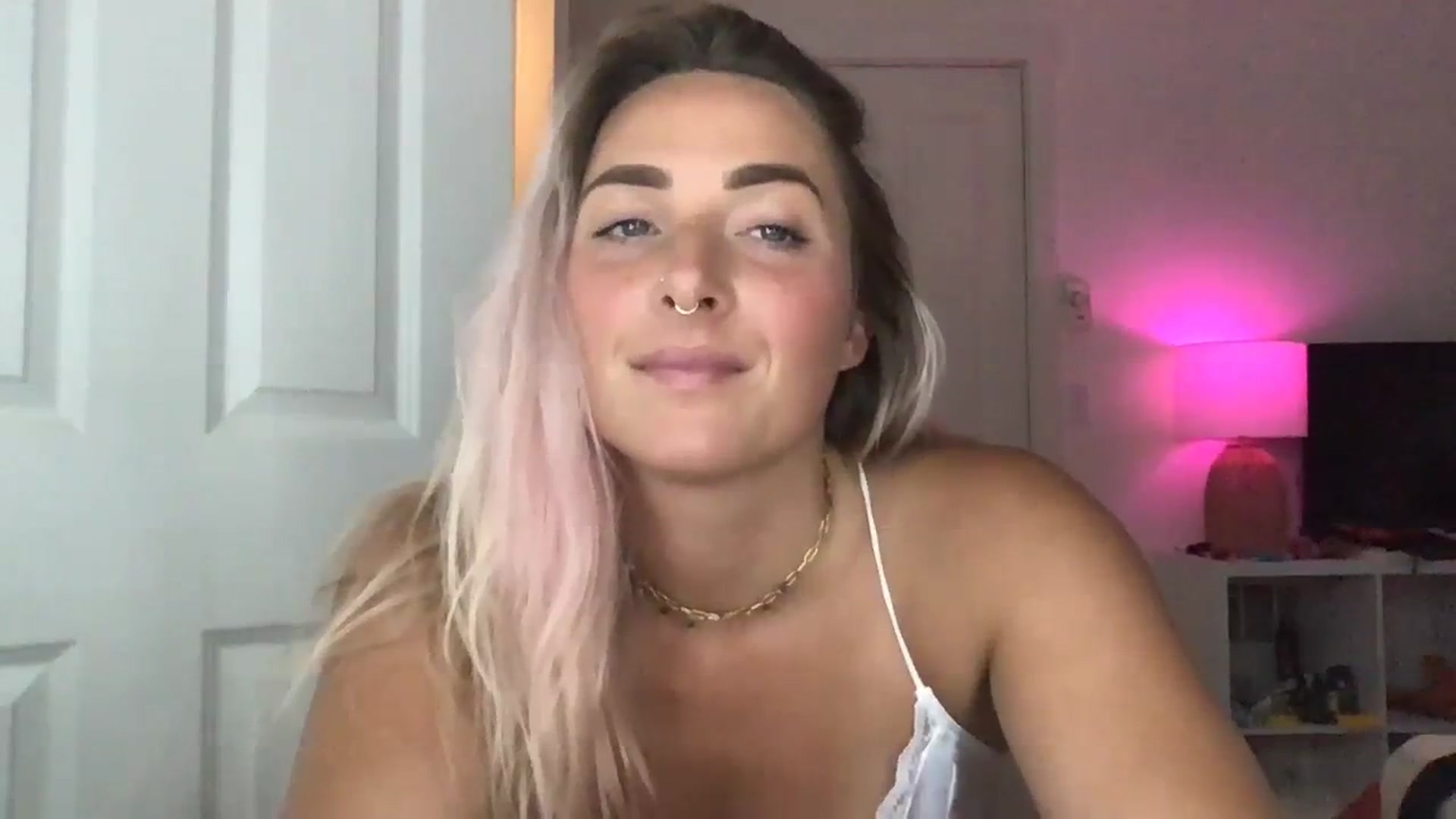 Gallery image thumbnail from OliviaQuinnn's myfreecams stream on, 07/26/2023, 03:52 image 8 of 20