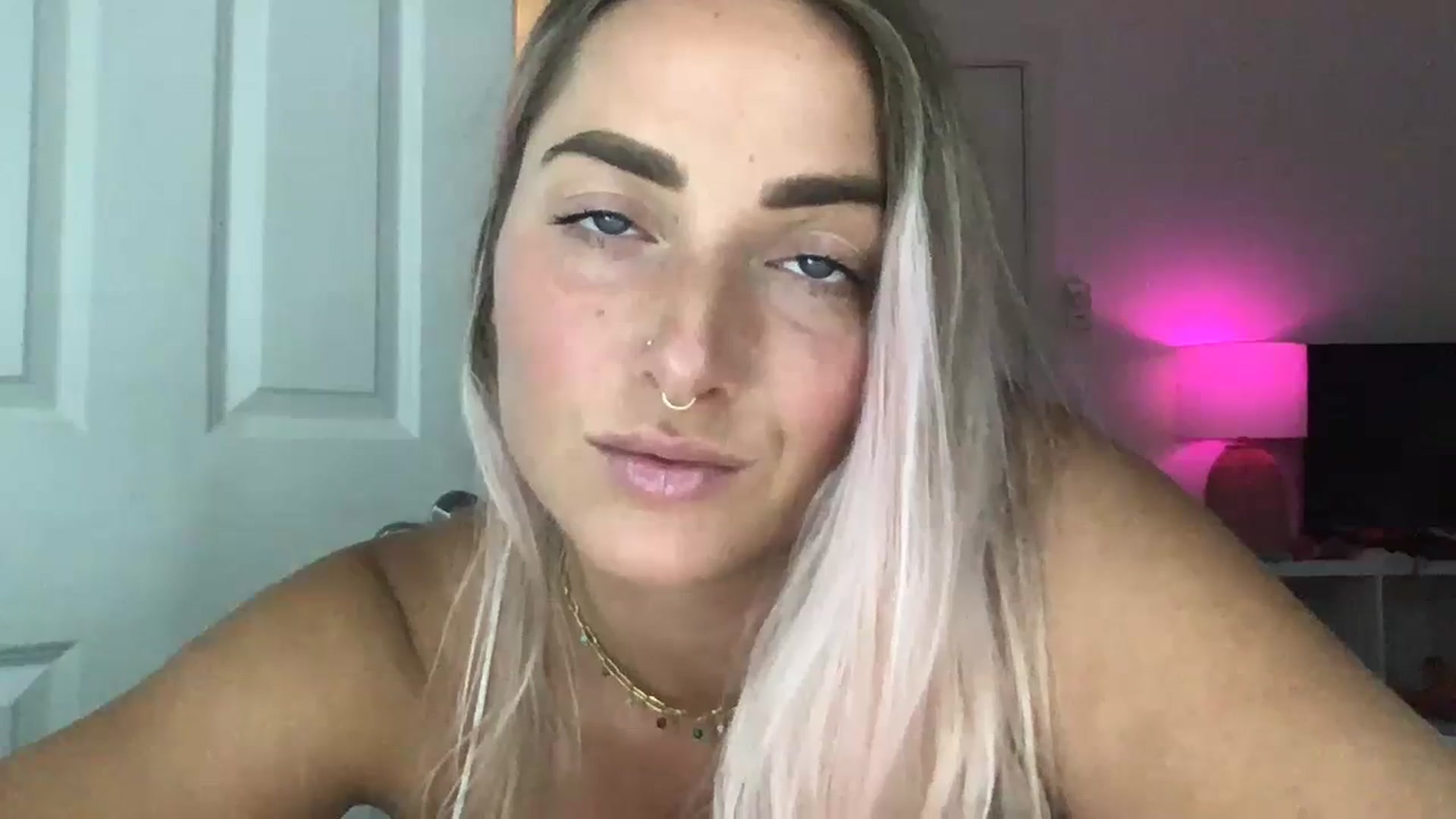 Gallery image thumbnail from OliviaQuinnn's myfreecams stream on, 07/26/2023, 03:52 image 3 of 20