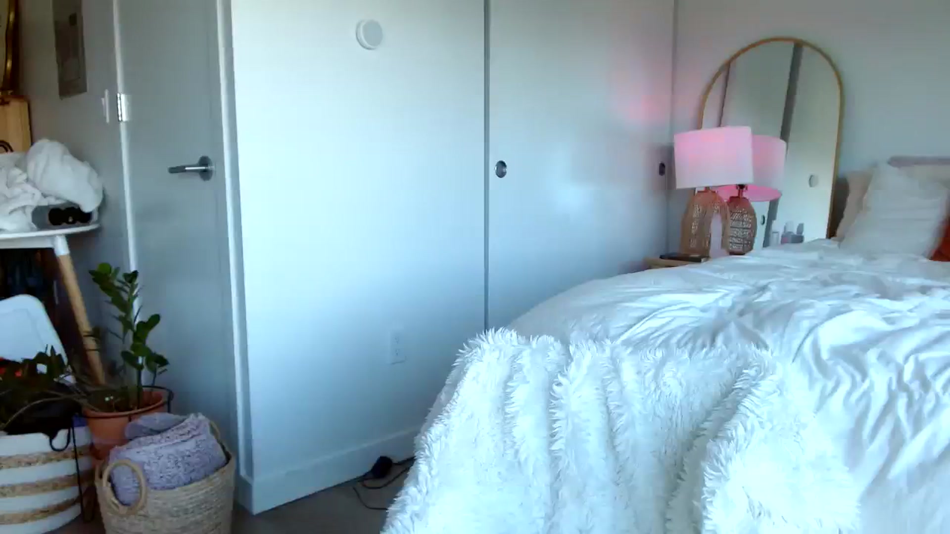 Gallery image thumbnail from OliviaQuinnn's myfreecams stream on, 08/04/2023, 22:39 image 19 of 20
