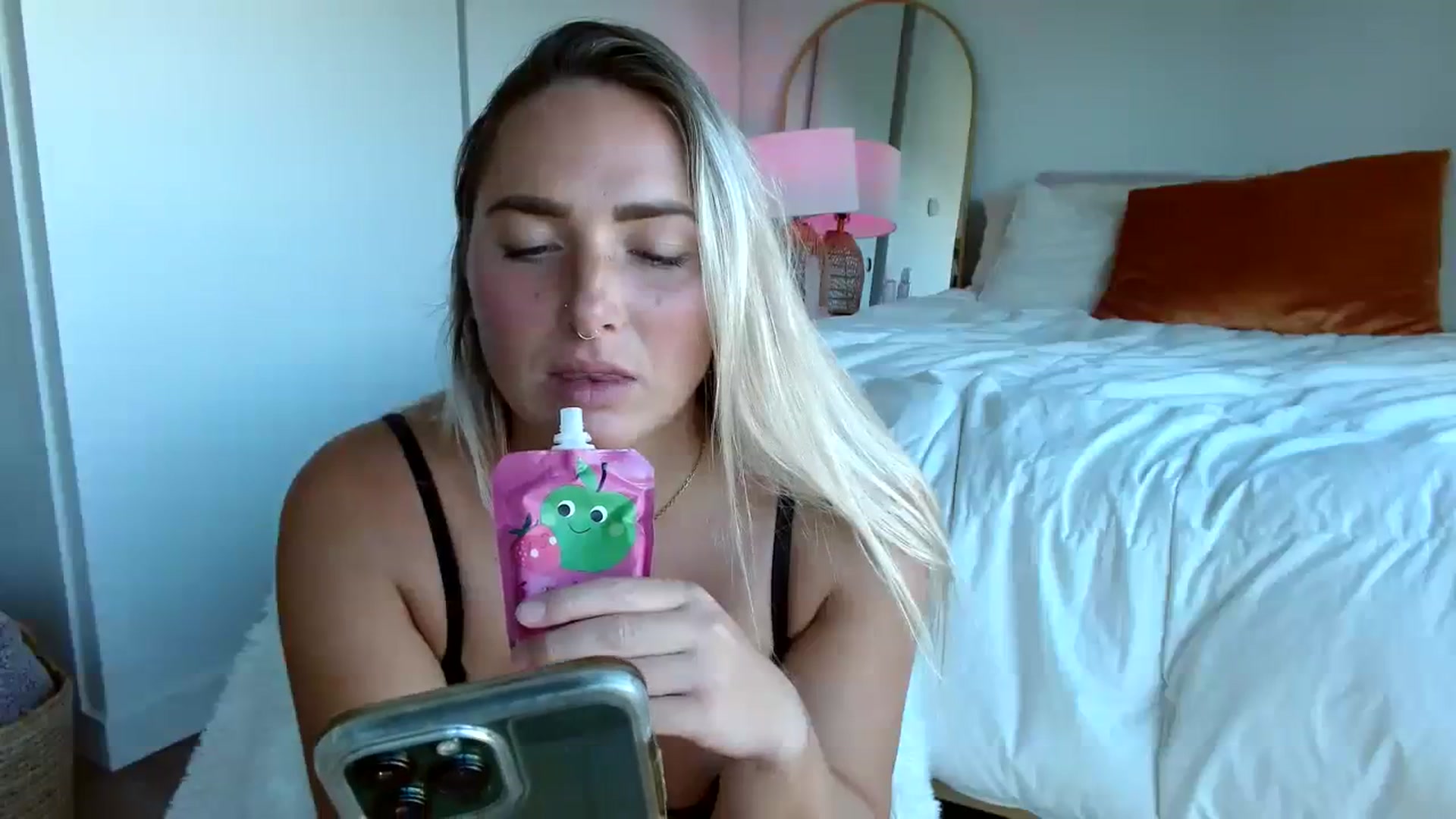 Gallery image thumbnail from OliviaQuinnn's myfreecams stream on, 08/05/2023, 24:45 image 5 of 20