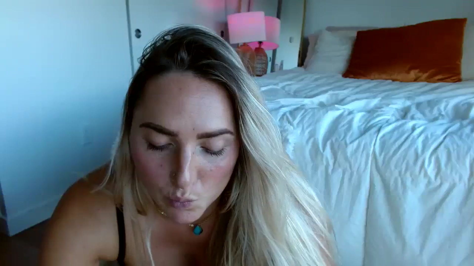 Gallery image thumbnail from OliviaQuinnn's myfreecams stream on, 08/05/2023, 01:48 image 3 of 20