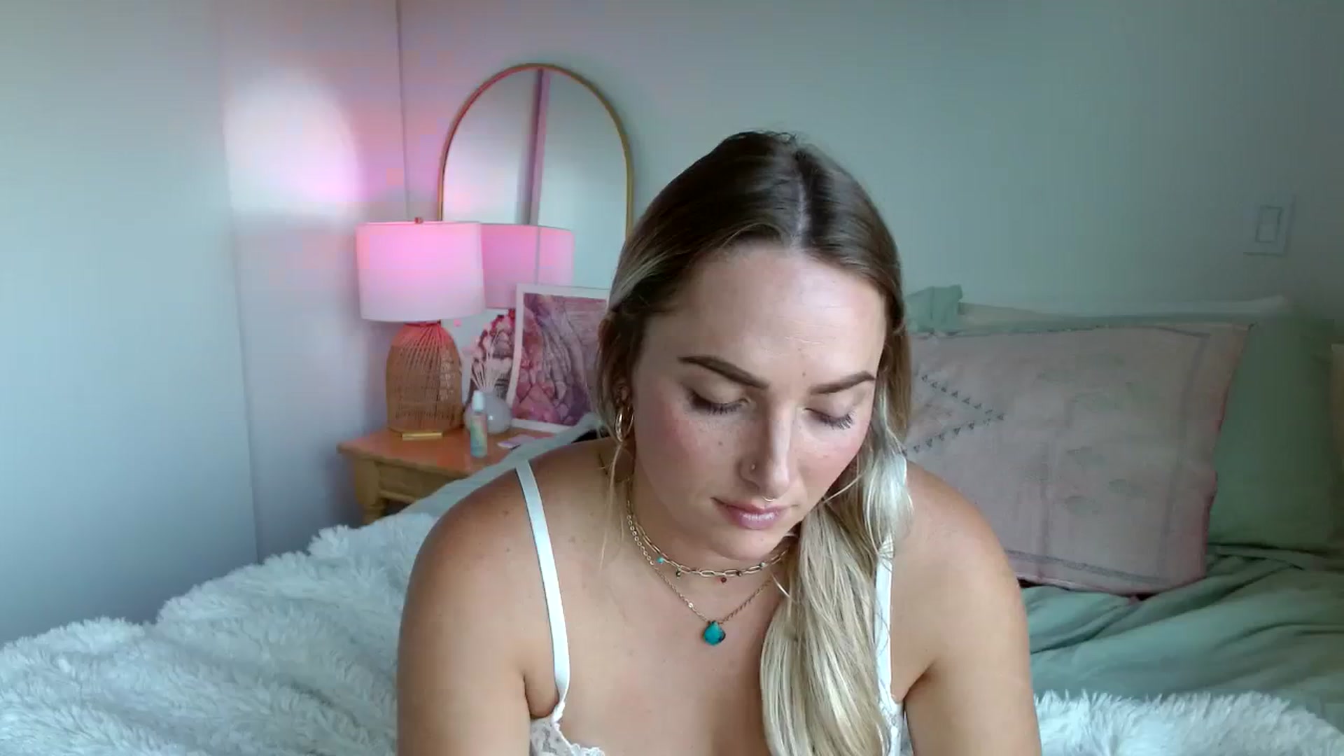 Gallery image thumbnail from OliviaQuinnn's myfreecams stream on, 08/22/2023, 02:25 image 9 of 20