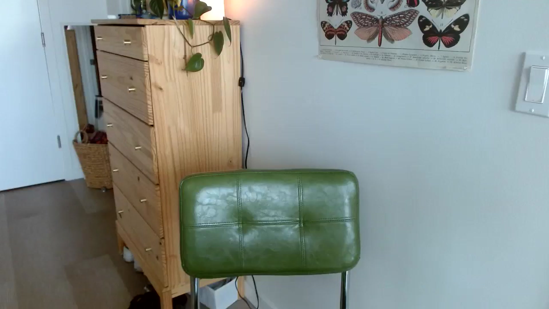 Gallery image thumbnail from OliviaQuinnn's myfreecams stream on, 08/24/2023, 23:23 image 7 of 20