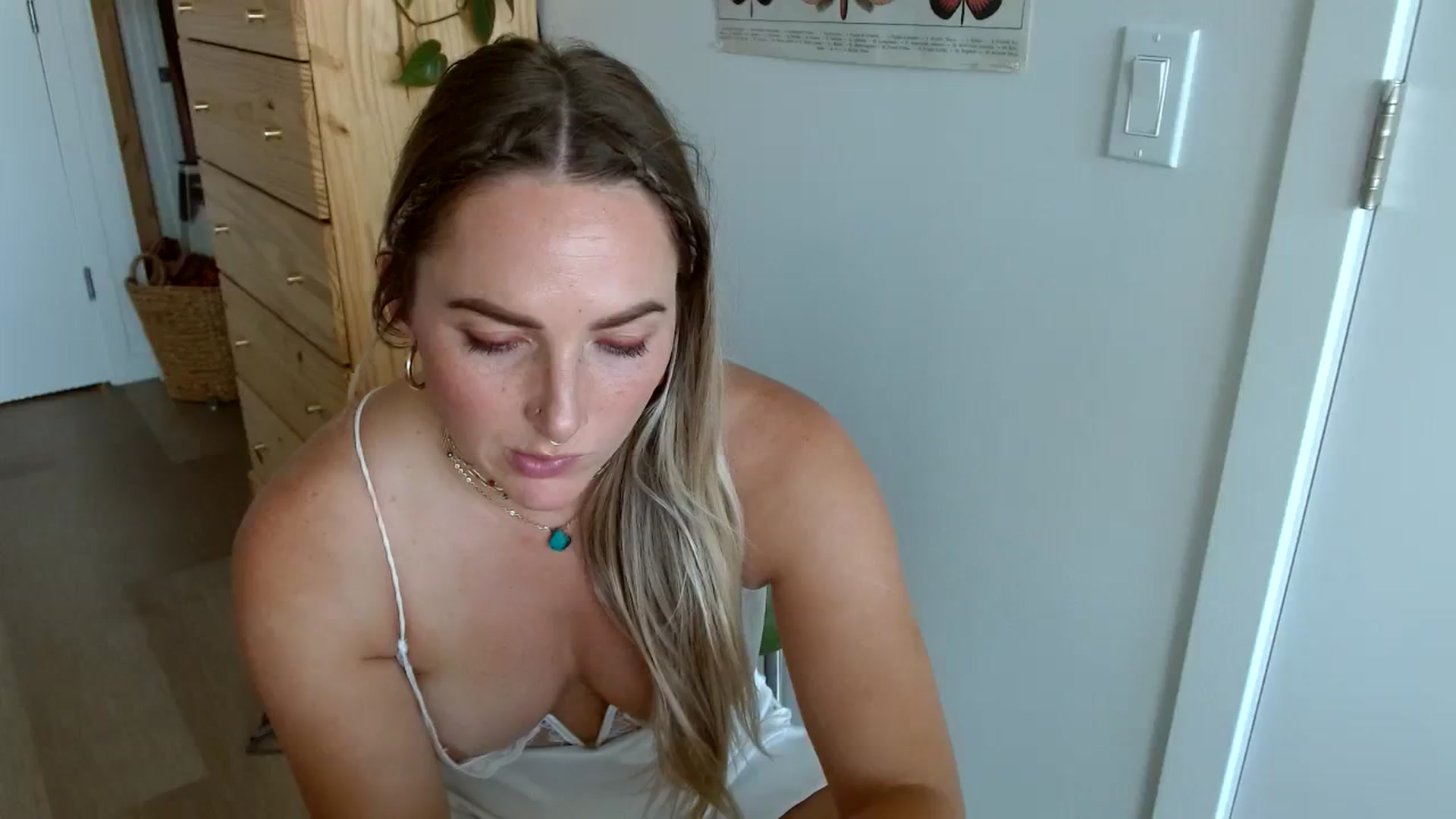 Gallery image thumbnail from OliviaQuinnn's myfreecams stream on, 08/25/2023, 24:42 image 17 of 20