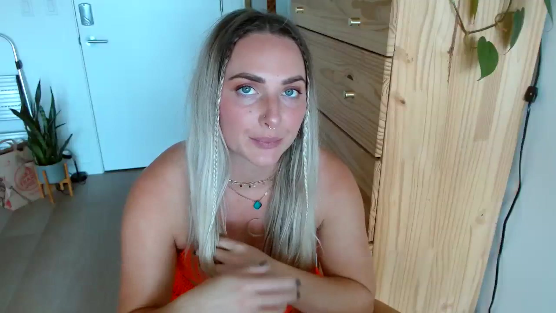 Gallery image thumbnail from OliviaQuinnn's myfreecams stream on, 08/25/2023, 20:35 image 2 of 20