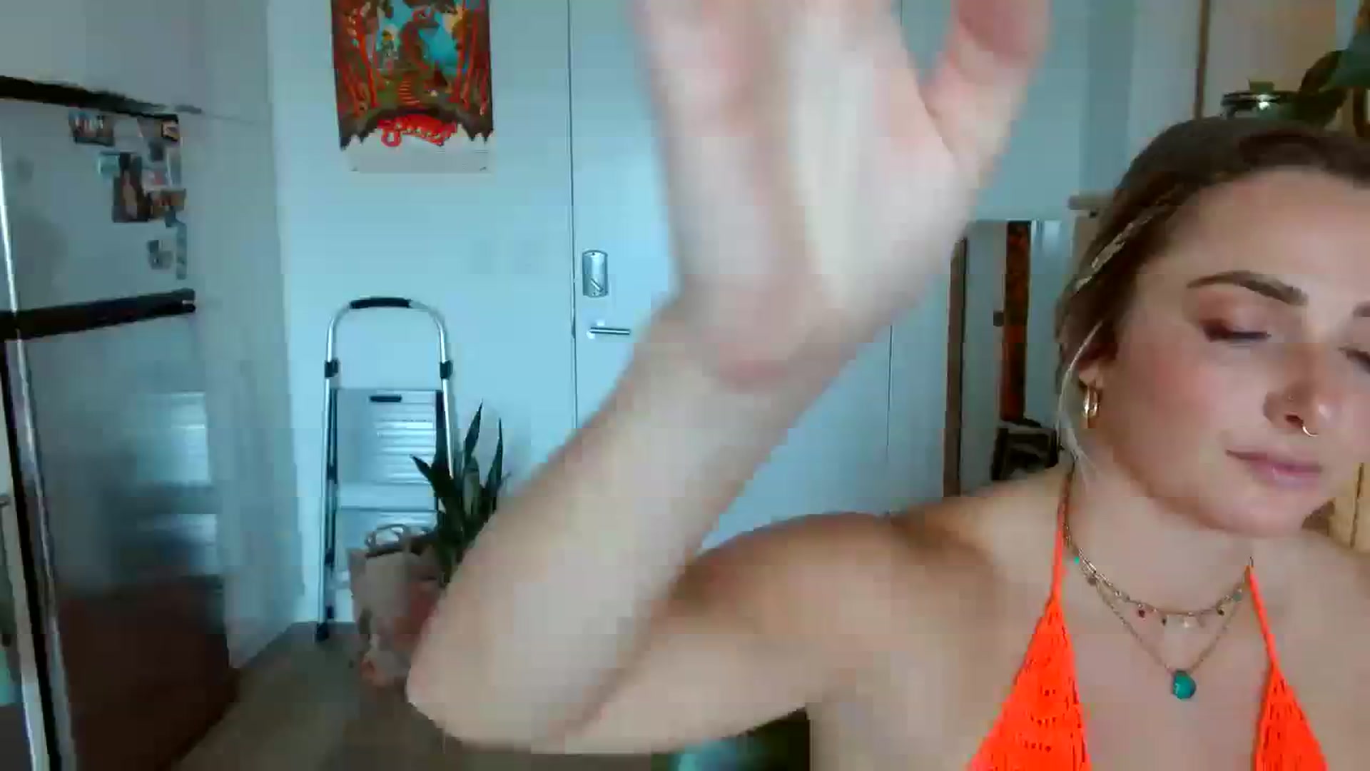 Gallery image thumbnail from OliviaQuinnn's myfreecams stream on, 08/25/2023, 20:35 image 6 of 20
