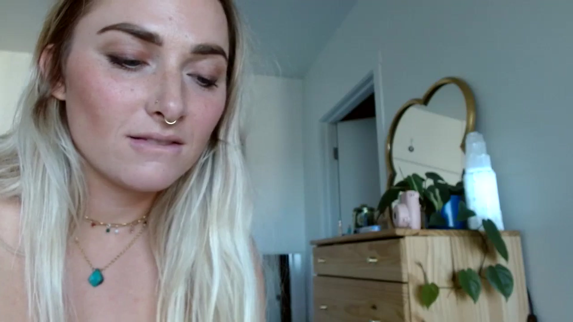Gallery image thumbnail from OliviaQuinnn's myfreecams stream on, 09/09/2023, 01:09 image 11 of 20