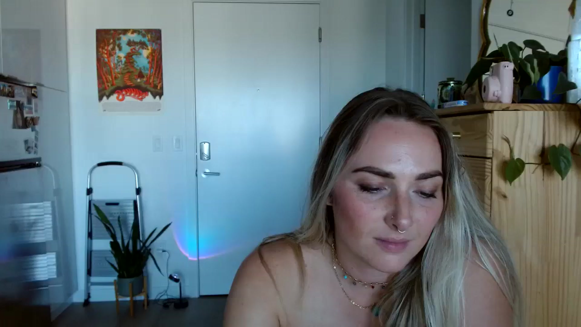 Gallery image thumbnail from OliviaQuinnn's myfreecams stream on, 09/09/2023, 01:09 image 16 of 20