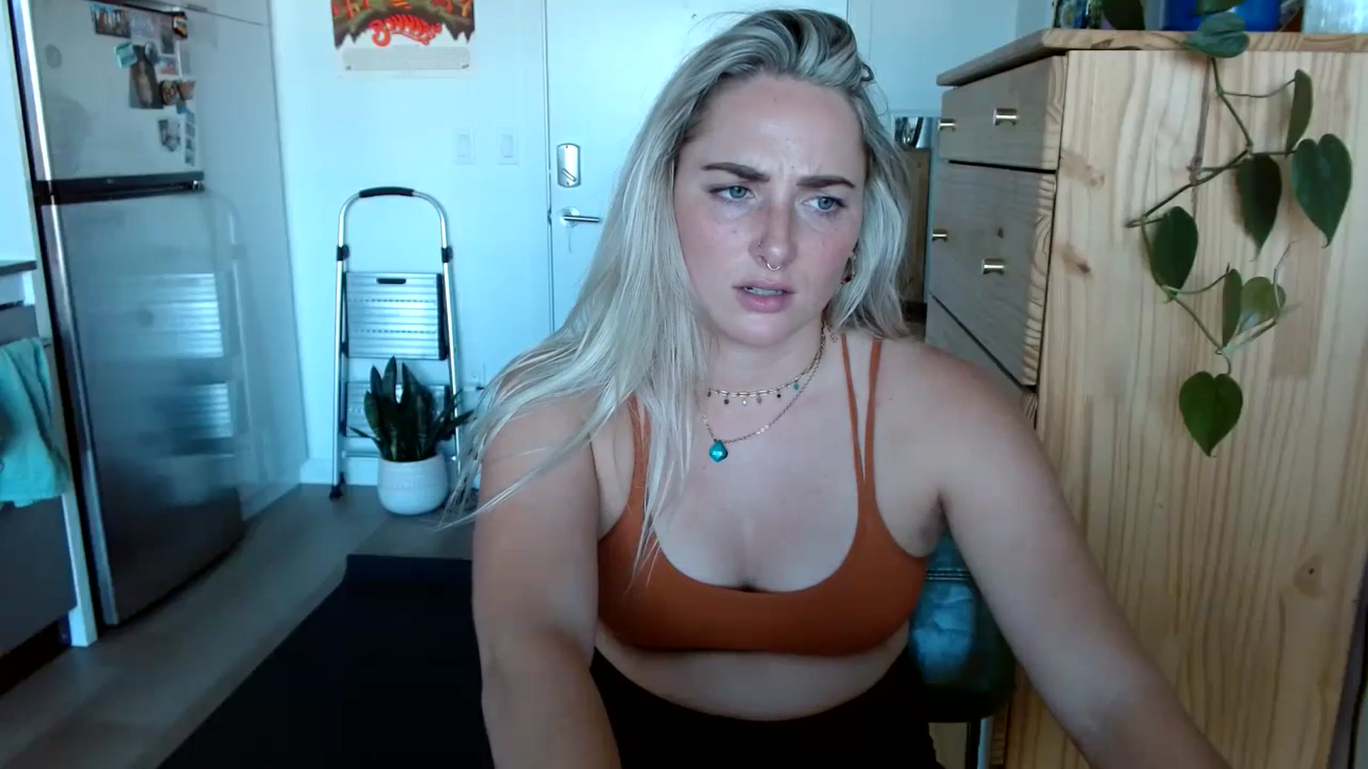Gallery image thumbnail from OliviaQuinnn's myfreecams stream on, 09/16/2023, 01:34 image 15 of 20