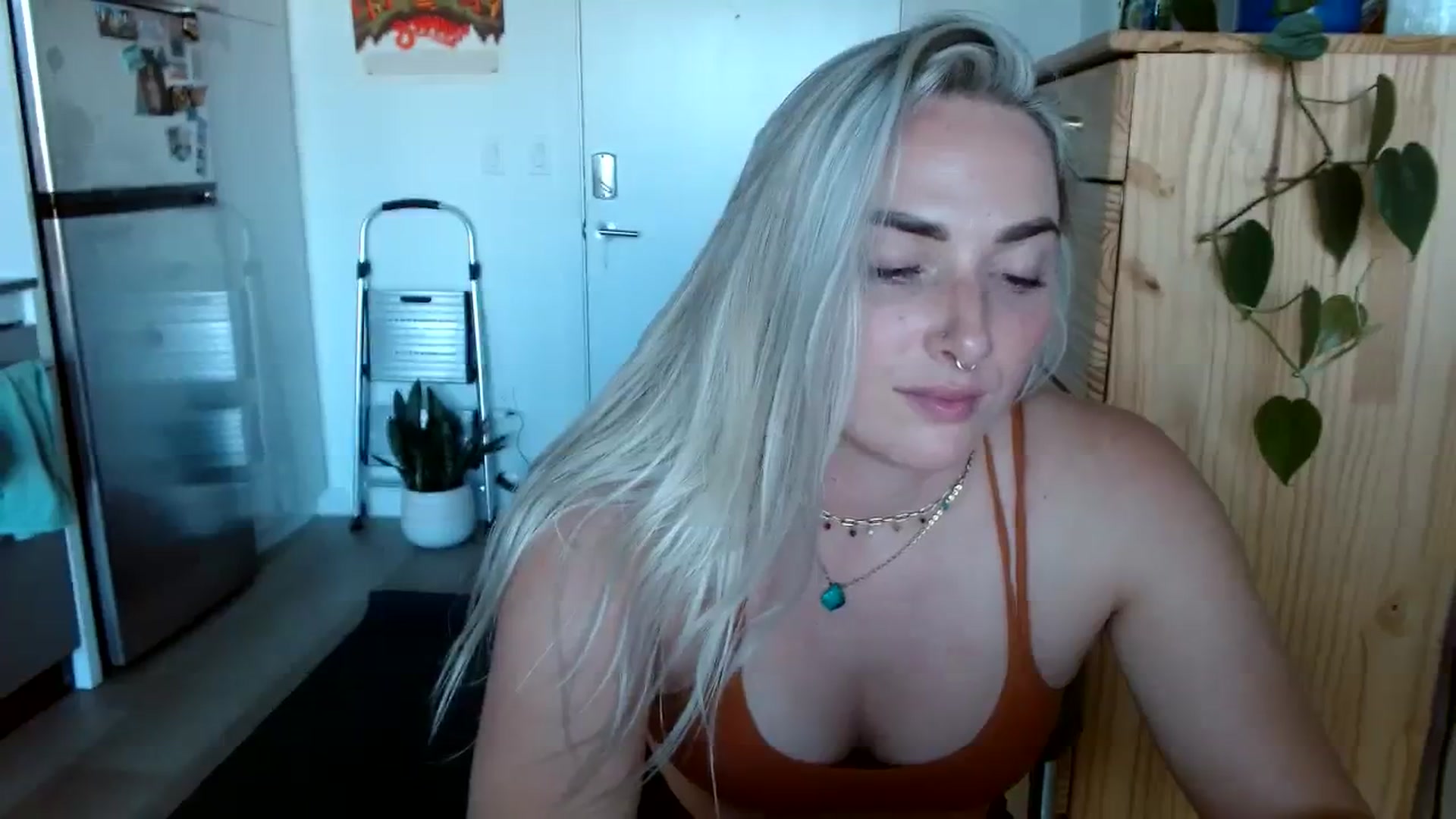 Gallery image thumbnail from OliviaQuinnn's myfreecams stream on, 09/16/2023, 01:34 image 16 of 20