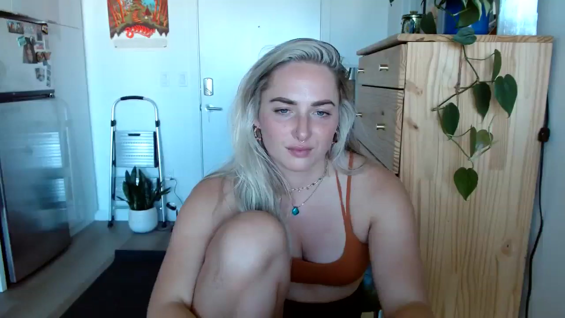 Gallery image thumbnail from OliviaQuinnn's myfreecams stream on, 09/16/2023, 01:34 image 3 of 20