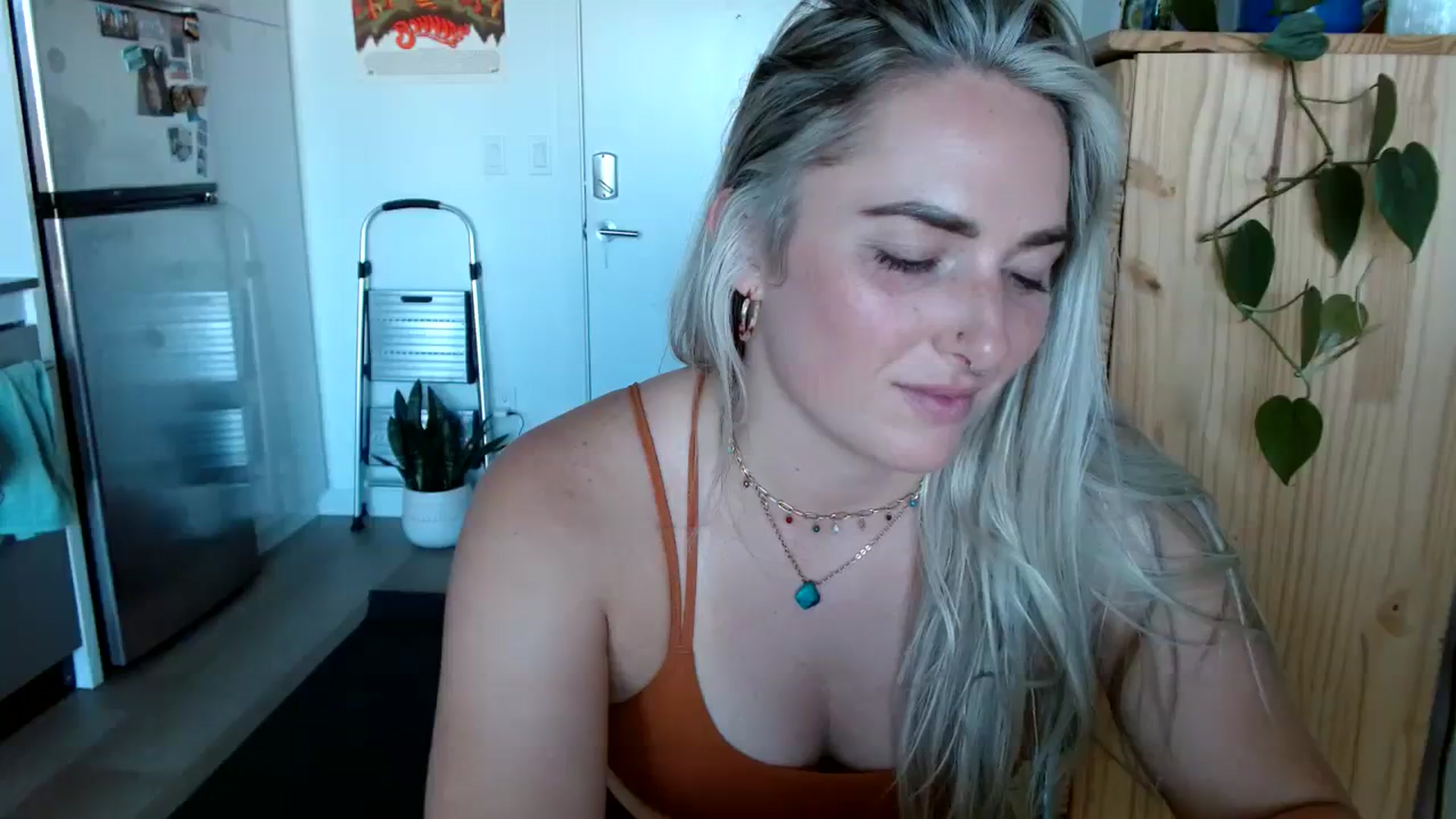 Gallery image thumbnail from OliviaQuinnn's myfreecams stream on, 09/16/2023, 01:34 image 12 of 20