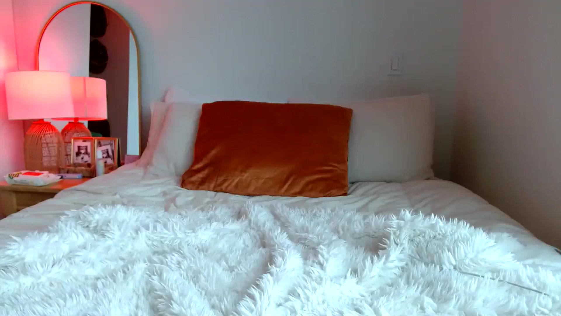 Gallery image thumbnail from OliviaQuinnn's myfreecams stream on, 09/24/2023, 02:17 image 14 of 20