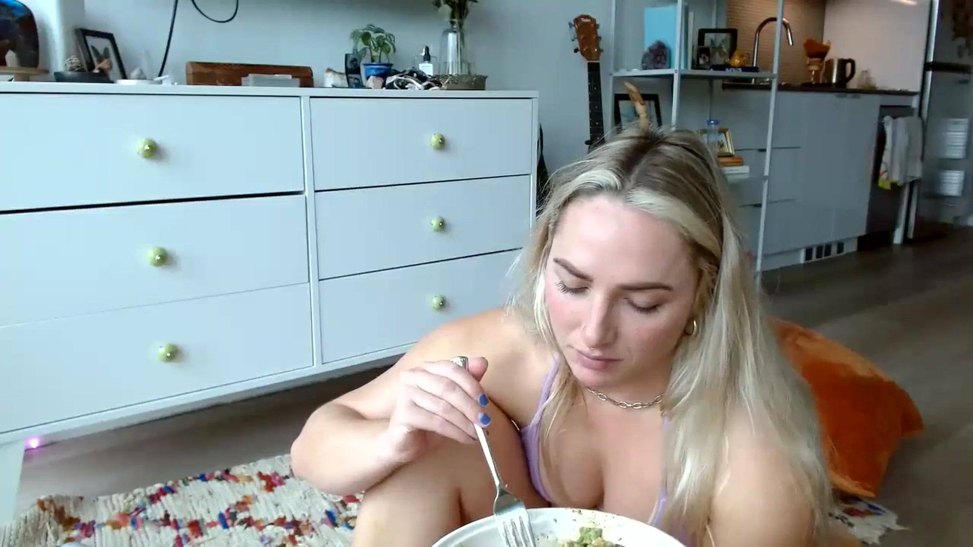 Gallery image thumbnail from OliviaQuinnn's myfreecams stream on, 09/27/2023, 22:24 image 3 of 20