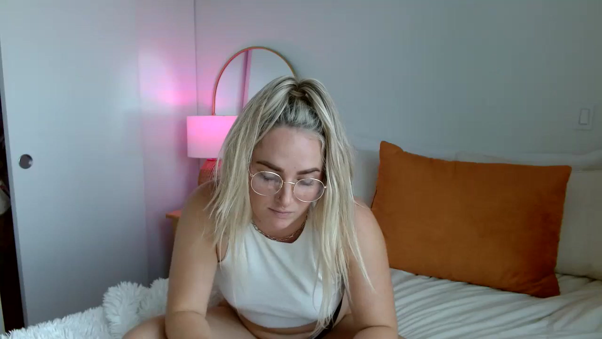Gallery image thumbnail from OliviaQuinnn's myfreecams stream on, 09/28/2023, 23:57 image 4 of 20