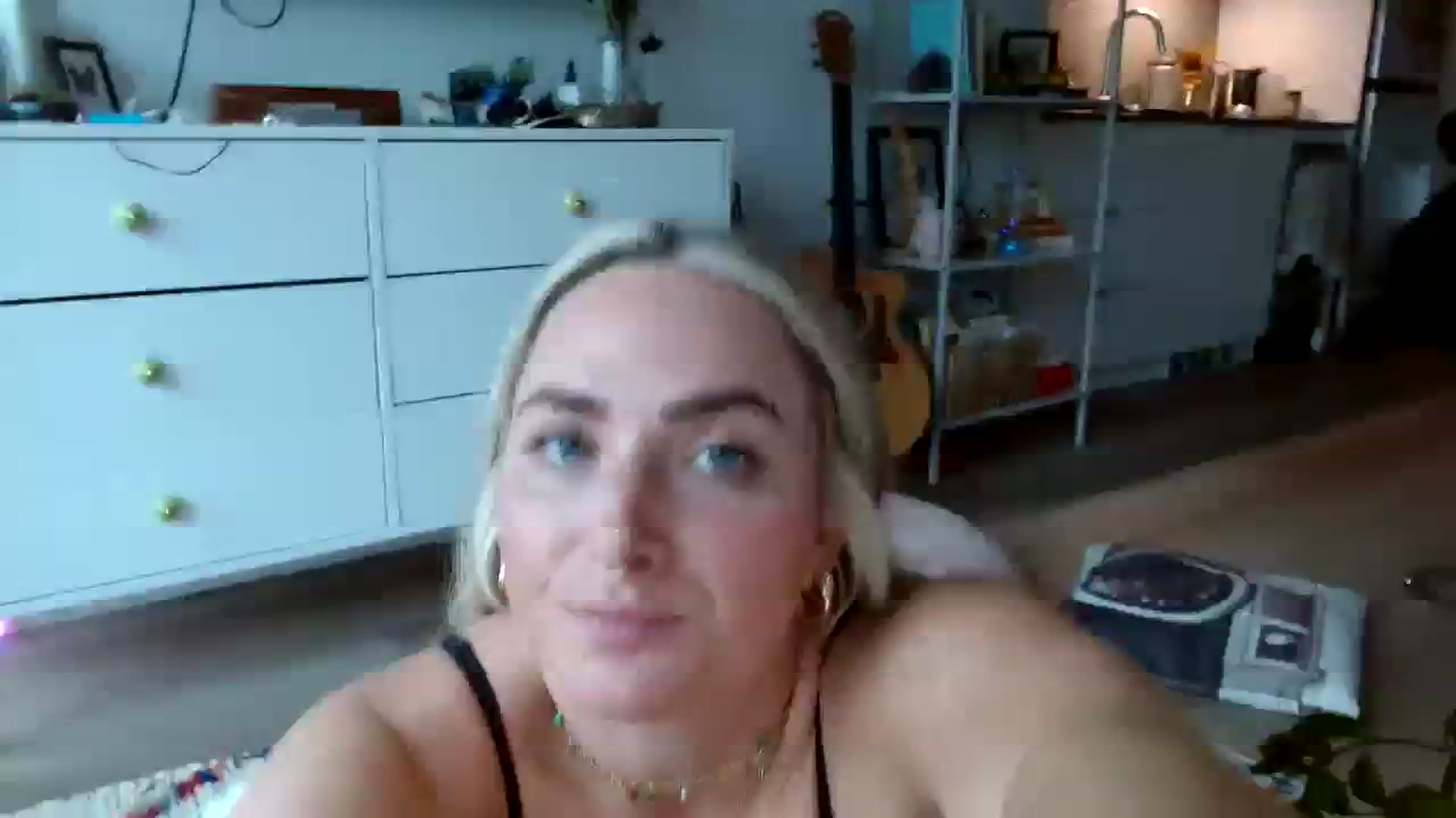 Gallery image thumbnail from OliviaQuinnn's myfreecams stream on, 10/02/2023, 23:43 image 13 of 20