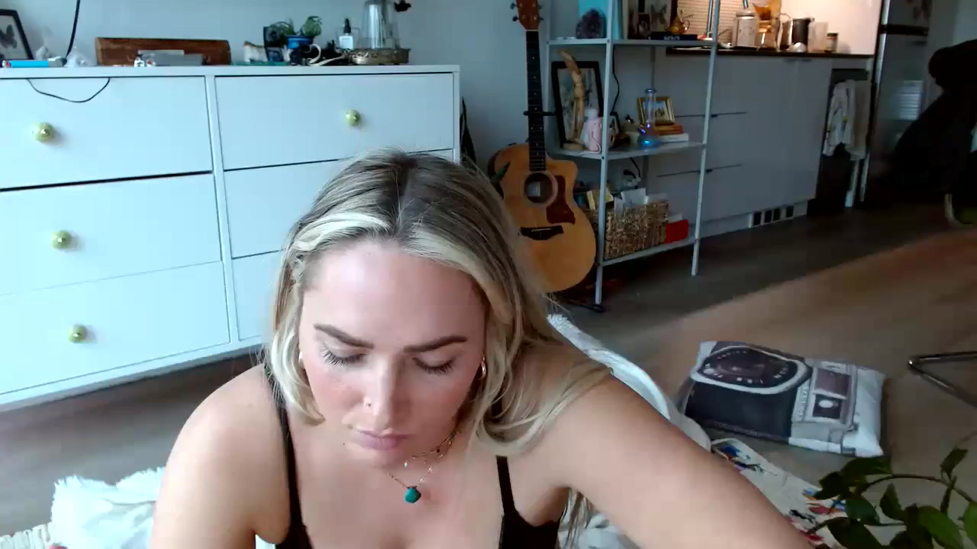 Gallery image thumbnail from OliviaQuinnn's myfreecams stream on, 10/02/2023, 23:43 image 18 of 20