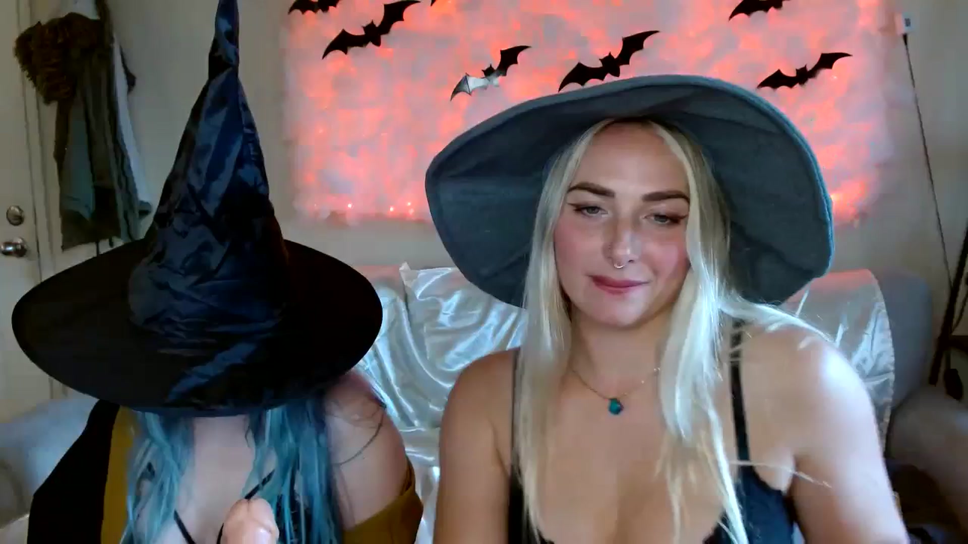 Gallery image thumbnail from OliviaQuinnn's myfreecams stream on, 10/13/2023, 22:49 image 16 of 20