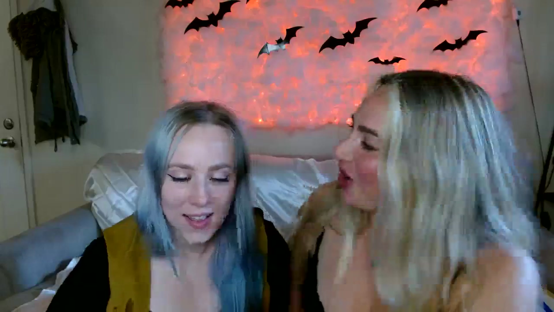 Gallery image thumbnail from OliviaQuinnn's myfreecams stream on, 10/13/2023, 23:37 image 13 of 20