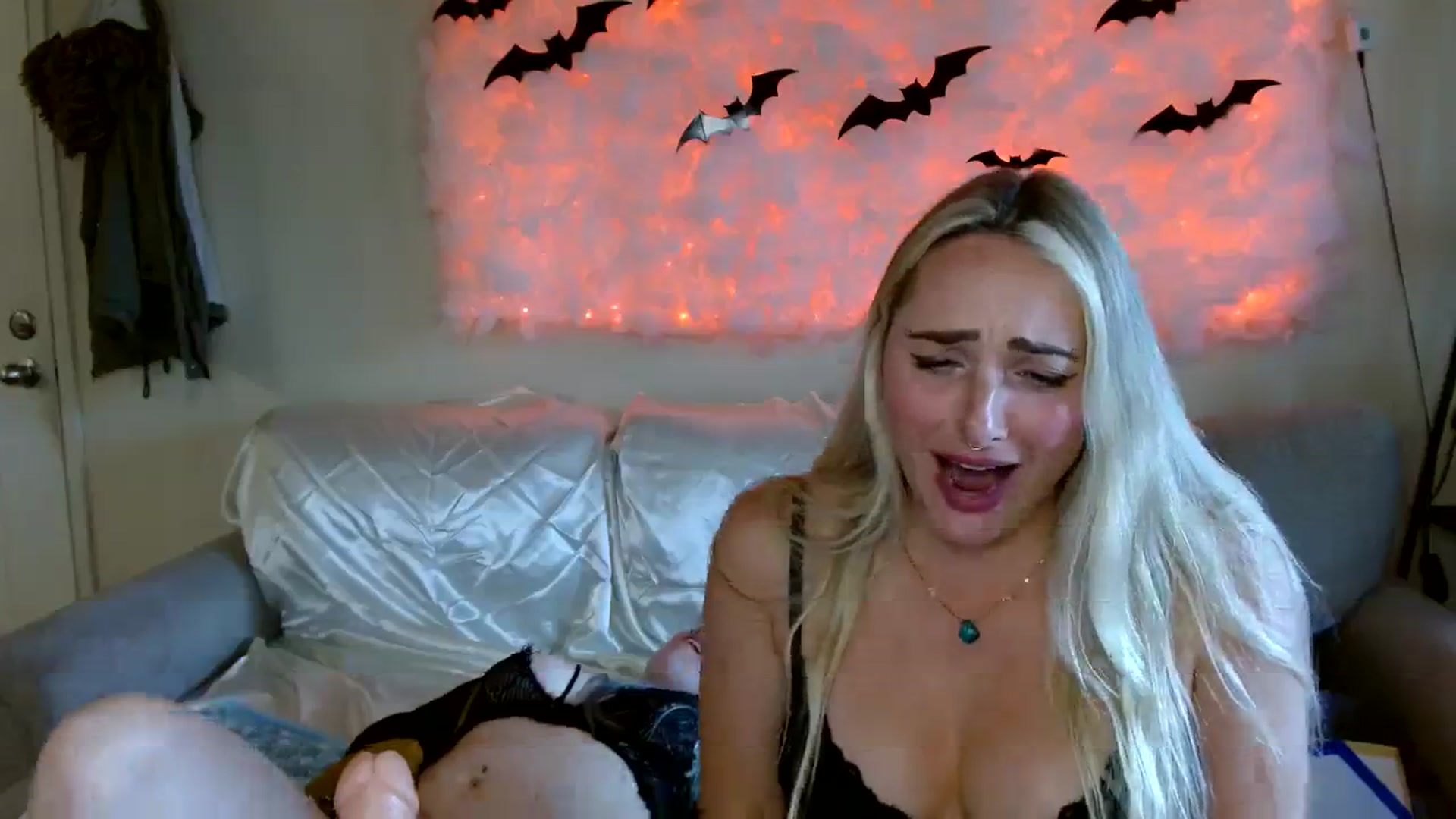 Gallery image thumbnail from OliviaQuinnn's myfreecams stream on, 10/13/2023, 23:37 image 7 of 20