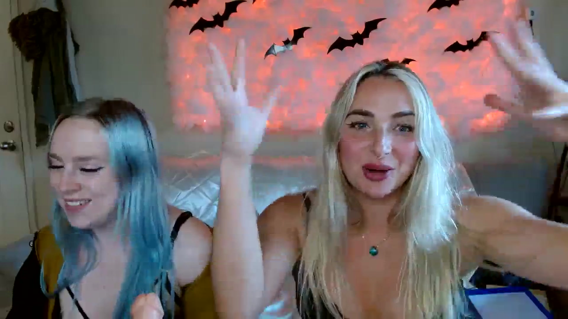 Gallery image thumbnail from OliviaQuinnn's myfreecams stream on, 10/13/2023, 23:37 image 4 of 20