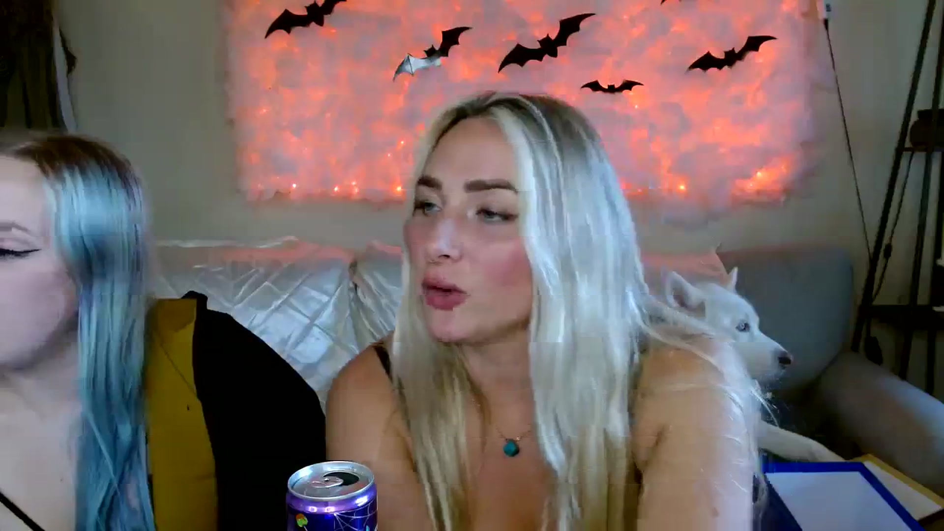 Gallery image thumbnail from OliviaQuinnn's myfreecams stream on, 10/13/2023, 23:37 image 14 of 20
