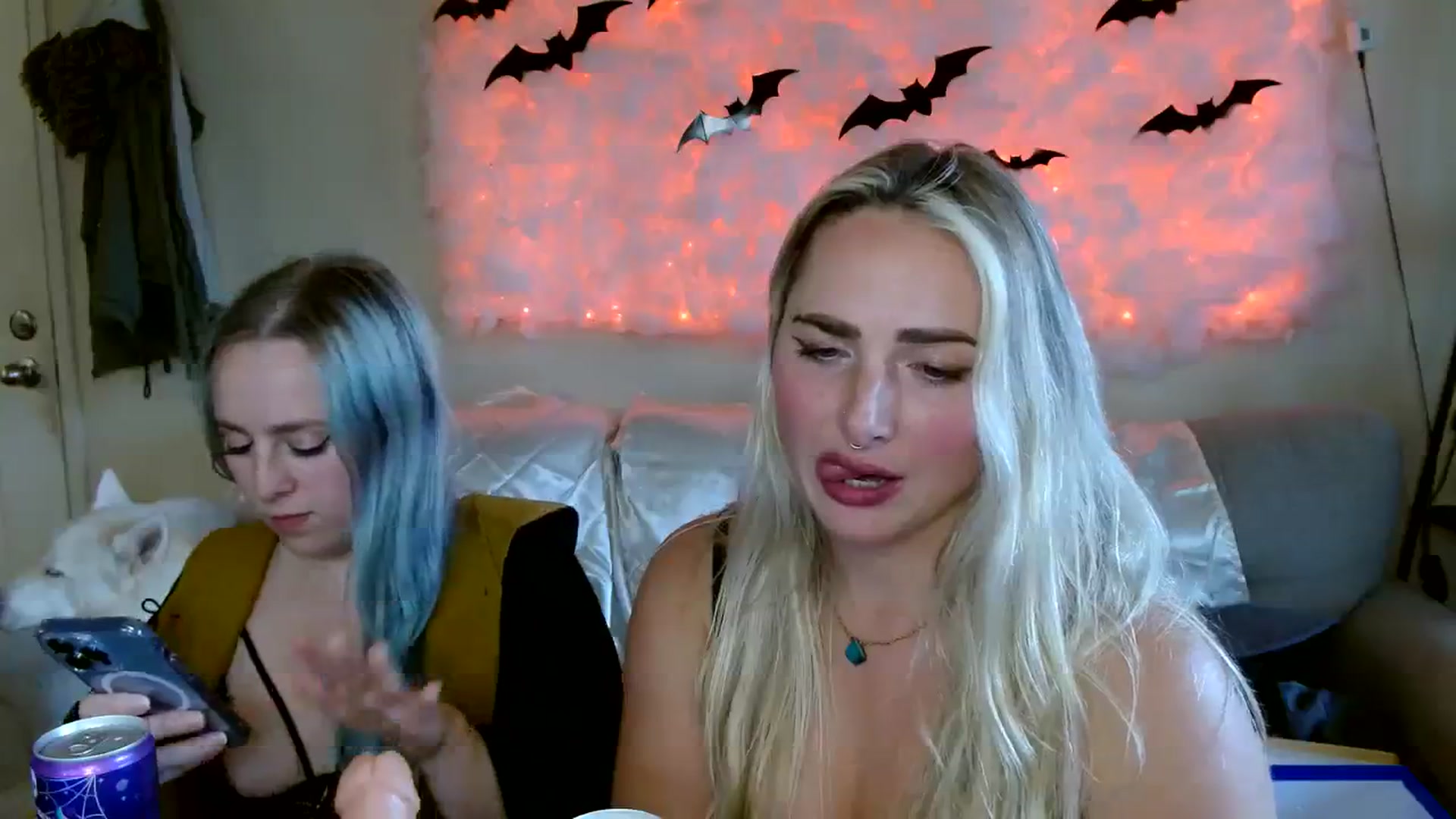 Gallery image thumbnail from OliviaQuinnn's myfreecams stream on, 10/13/2023, 23:37 image 9 of 20
