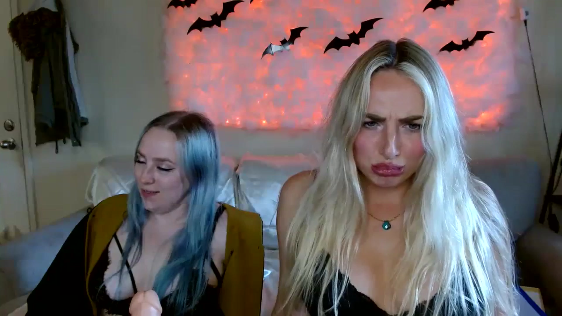 Gallery image thumbnail from OliviaQuinnn's myfreecams stream on, 10/13/2023, 23:37 image 6 of 20