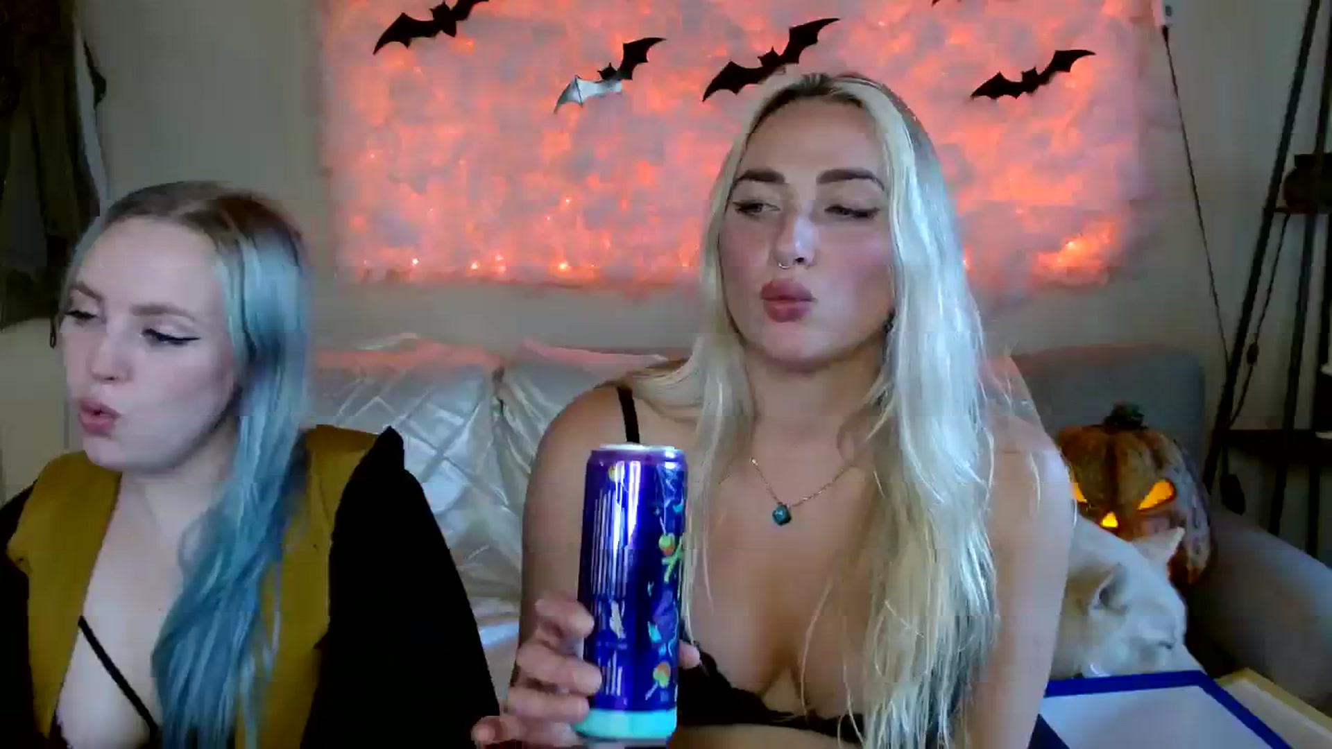 Gallery image thumbnail from OliviaQuinnn's myfreecams stream on, 10/13/2023, 23:37 image 19 of 20