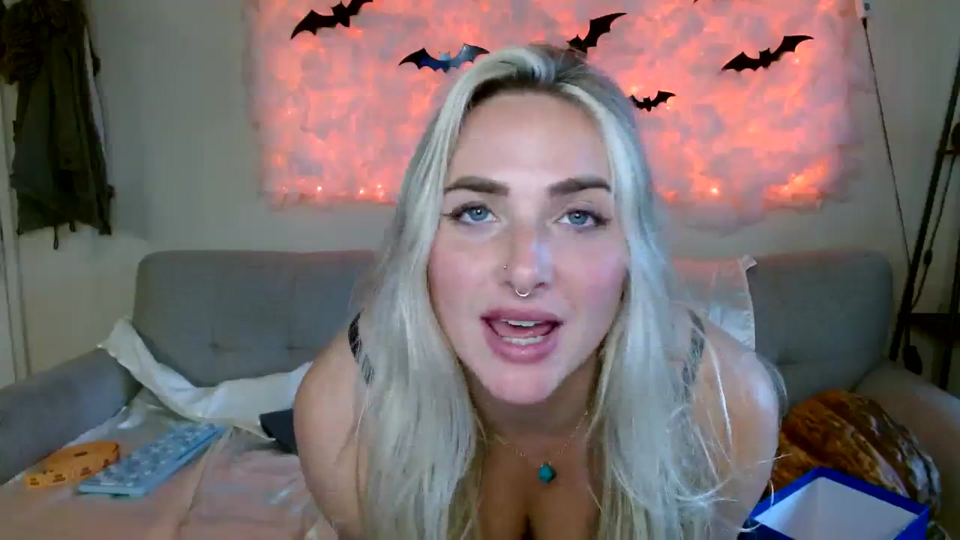 Gallery image thumbnail from OliviaQuinnn's myfreecams stream on, 10/14/2023, 24:32 image 2 of 20