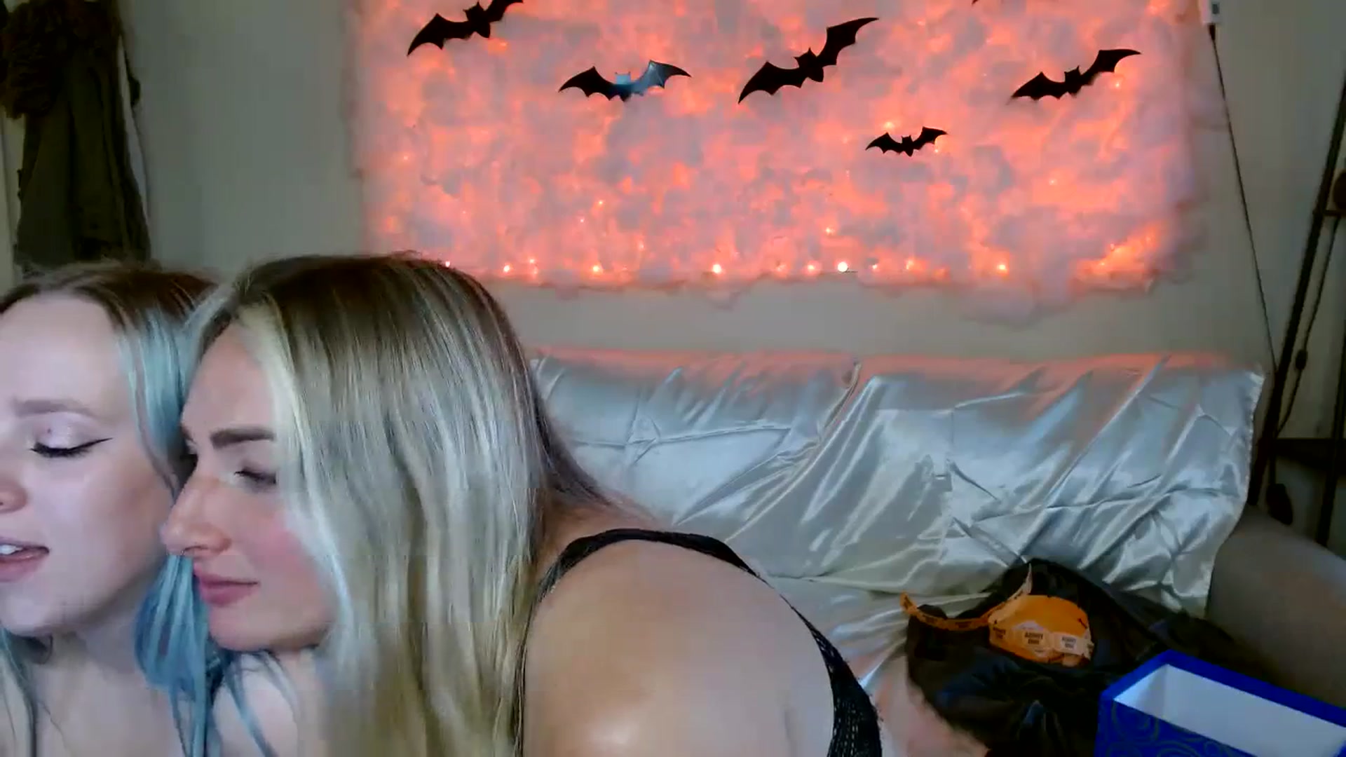 Gallery image thumbnail from OliviaQuinnn's myfreecams stream on, 10/14/2023, 24:32 image 16 of 20