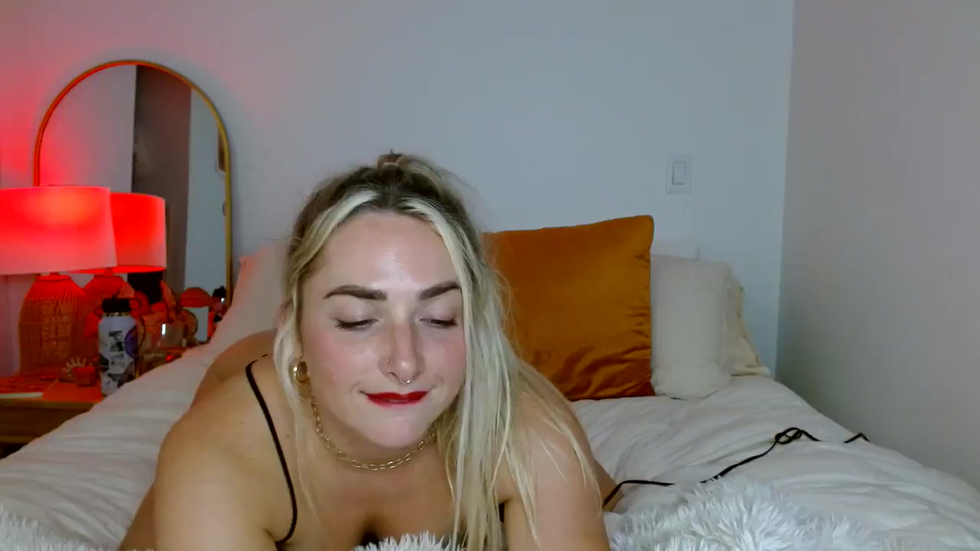 Gallery image thumbnail from OliviaQuinnn's myfreecams stream on, 10/20/2023, 06:22 image 12 of 20