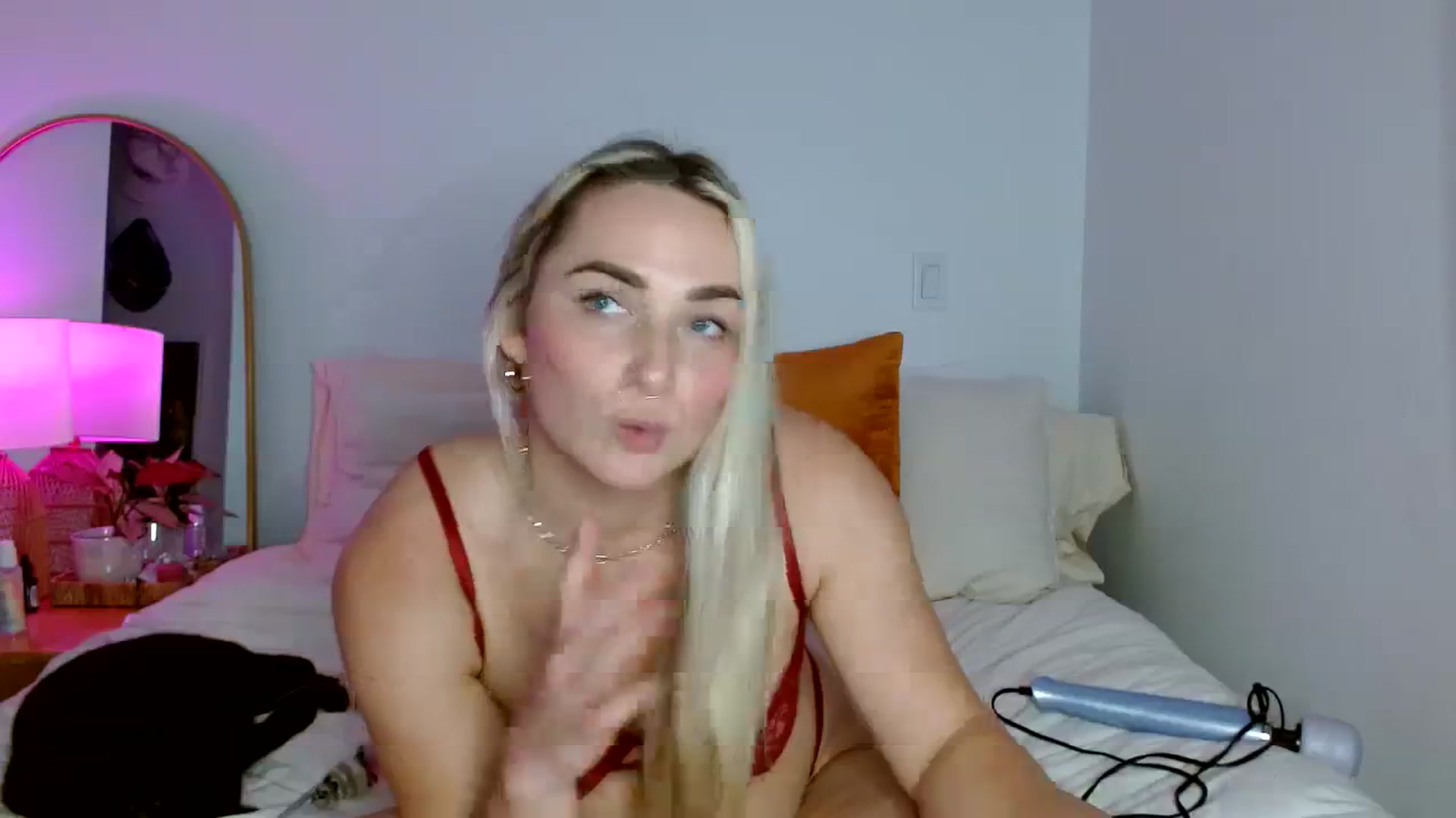 Gallery image thumbnail from OliviaQuinnn's myfreecams stream on, 11/02/2023, 04:04 image 14 of 20