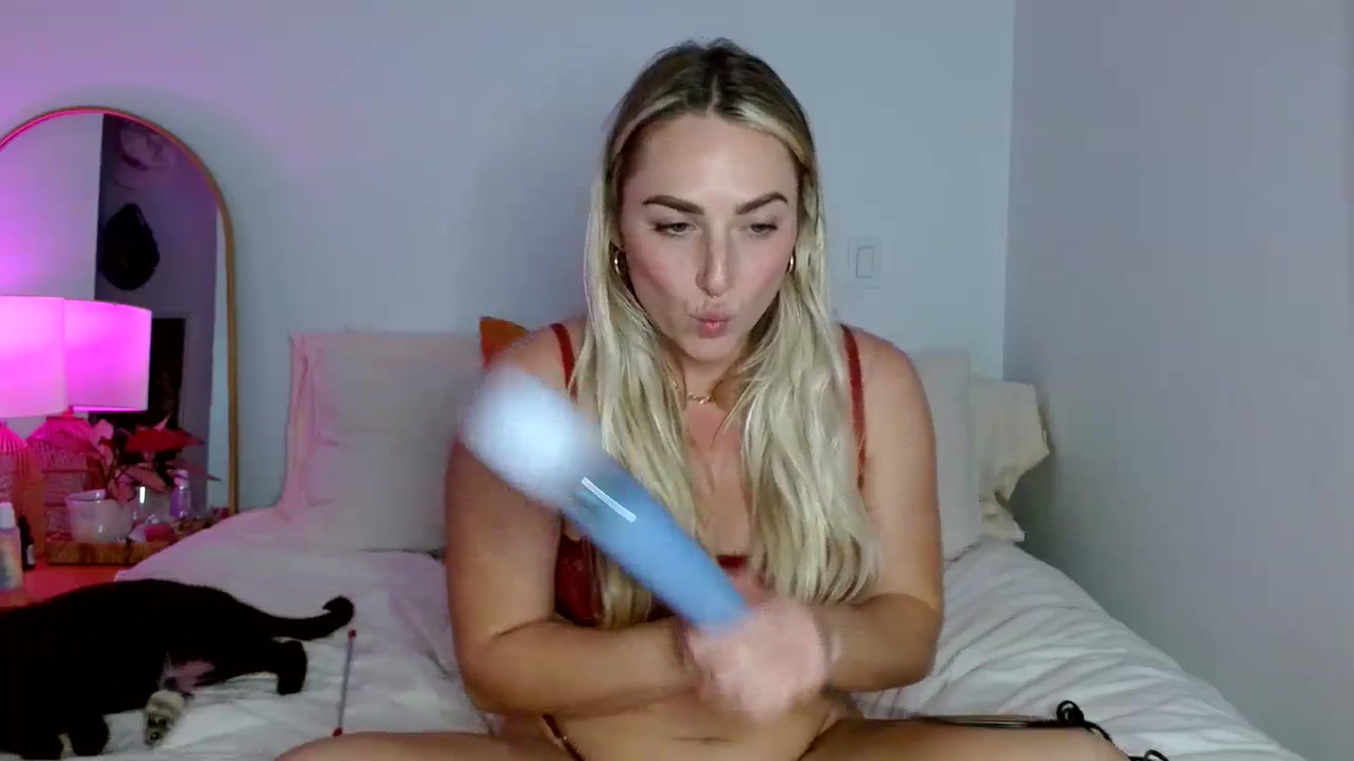 Gallery image thumbnail from OliviaQuinnn's myfreecams stream on, 11/02/2023, 04:04 image 6 of 20