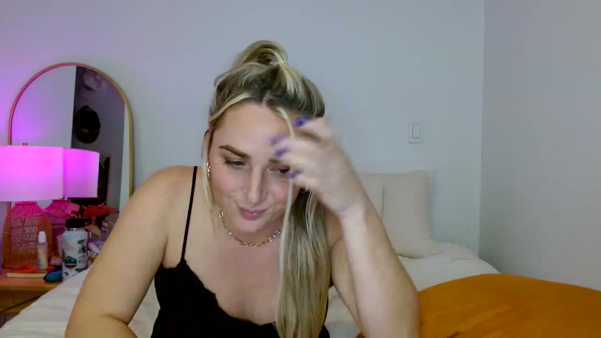 Gallery image thumbnail from OliviaQuinnn's myfreecams stream on, 11/07/2023, 06:15 image 20 of 20