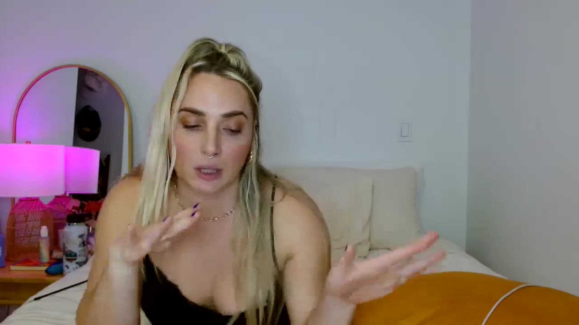 Gallery image thumbnail from OliviaQuinnn's myfreecams stream on, 11/07/2023, 06:15 image 13 of 20