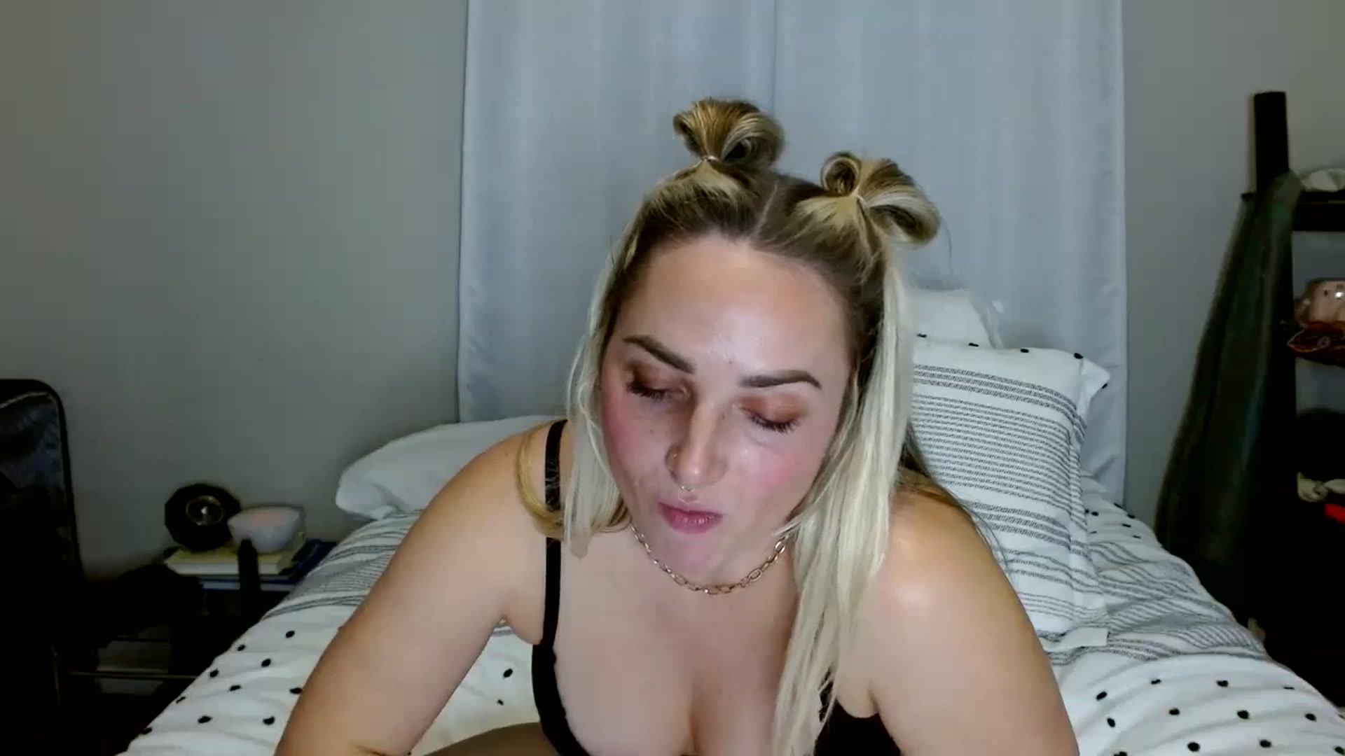 Gallery image thumbnail from OliviaQuinnn's myfreecams stream on, 11/29/2023, 23:50 image 14 of 20