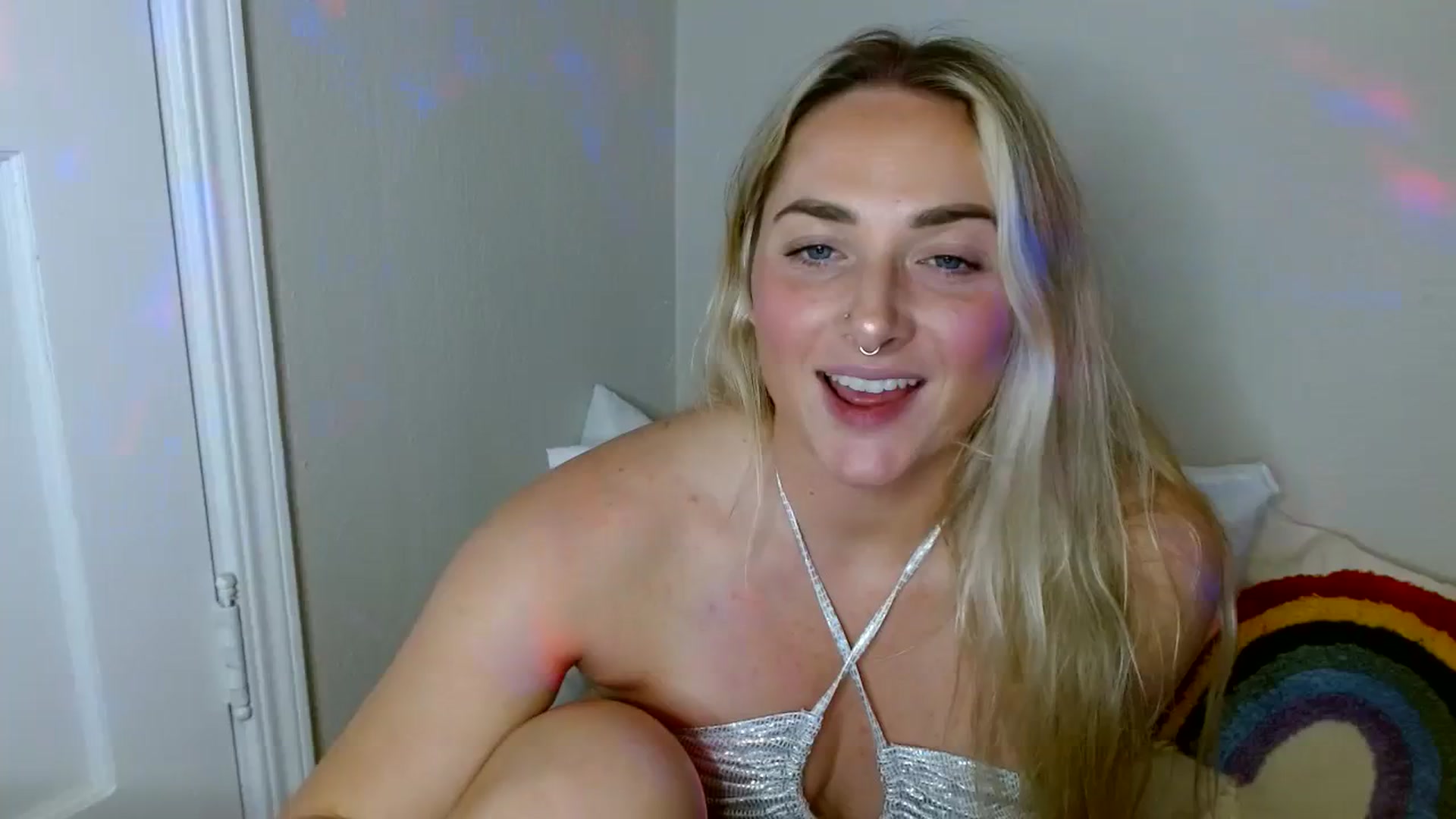Gallery image thumbnail from OliviaQuinnn's myfreecams stream on, 12/03/2023, 01:19 image 3 of 20