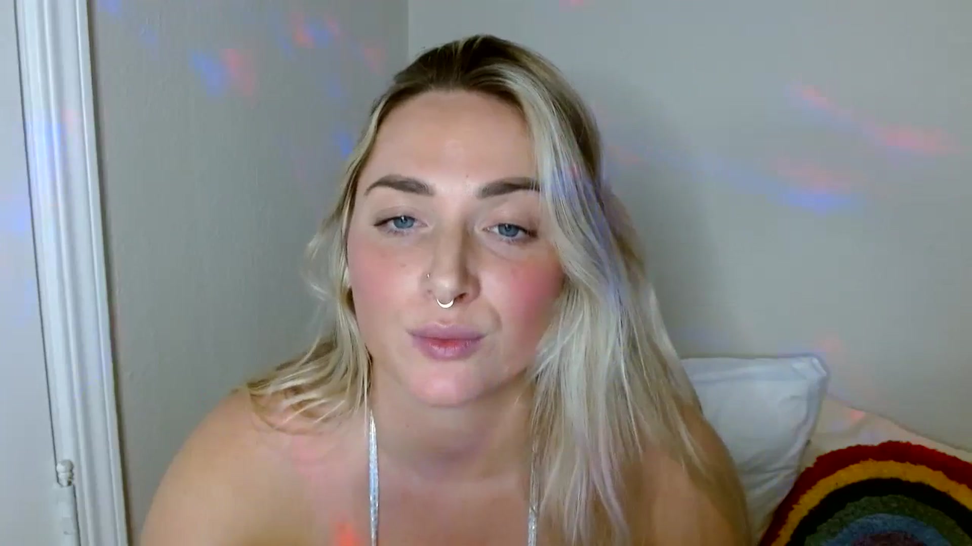 Gallery image thumbnail from OliviaQuinnn's myfreecams stream on, 12/03/2023, 02:32 image 14 of 20