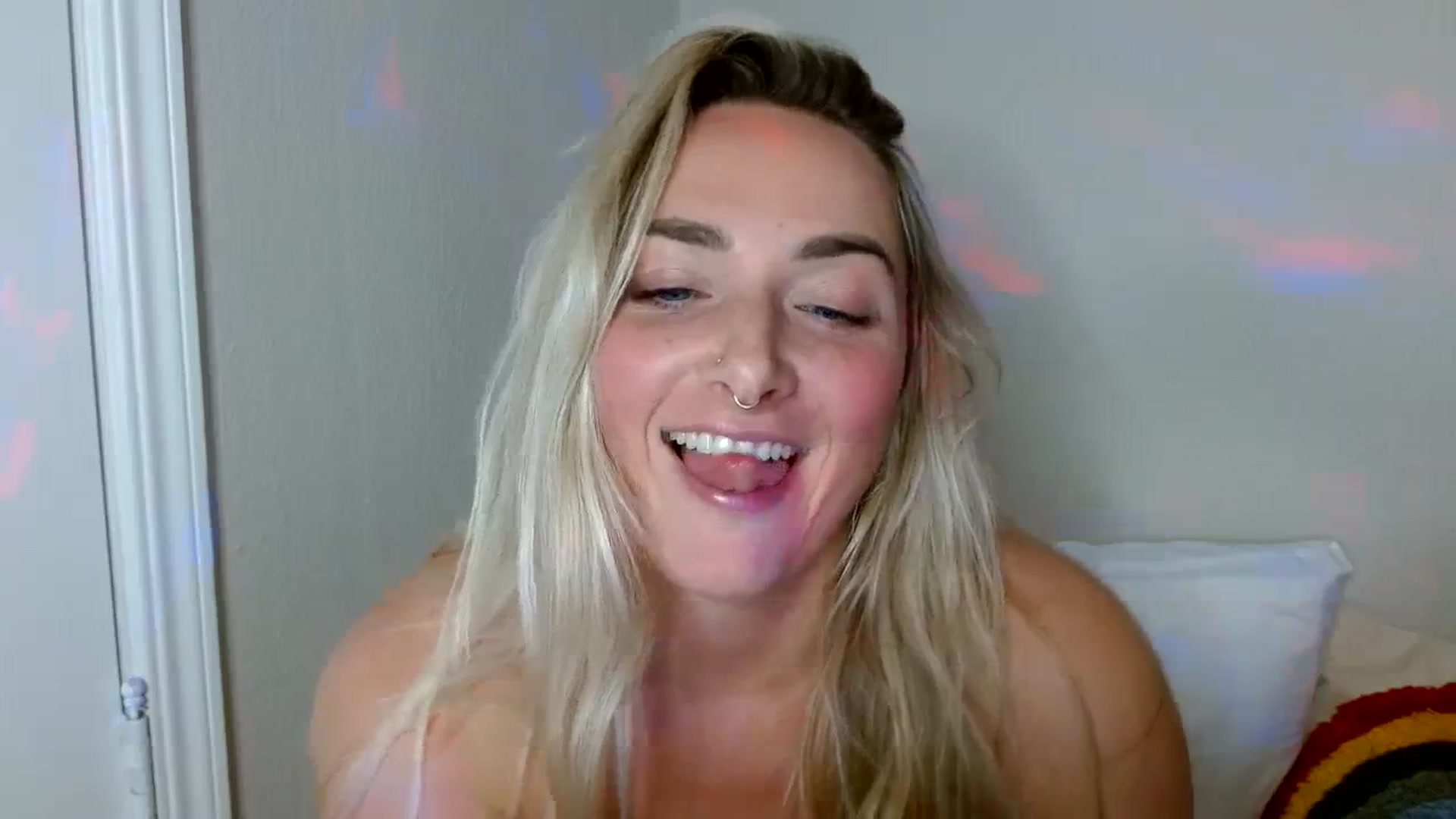 Gallery image thumbnail from OliviaQuinnn's myfreecams stream on, 12/03/2023, 02:32 image 19 of 20