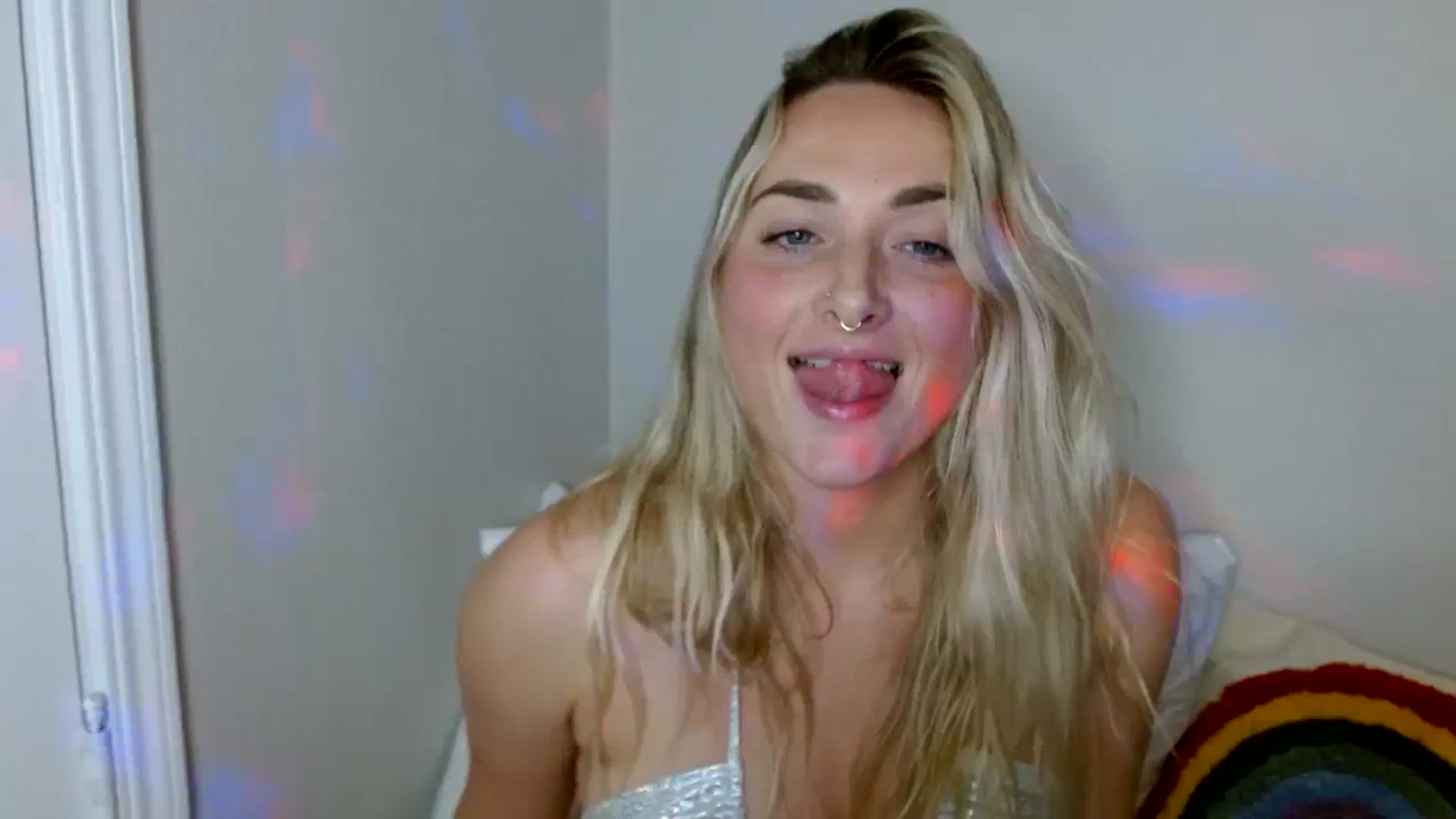 Gallery image thumbnail from OliviaQuinnn's myfreecams stream on, 12/03/2023, 02:32 image 10 of 20