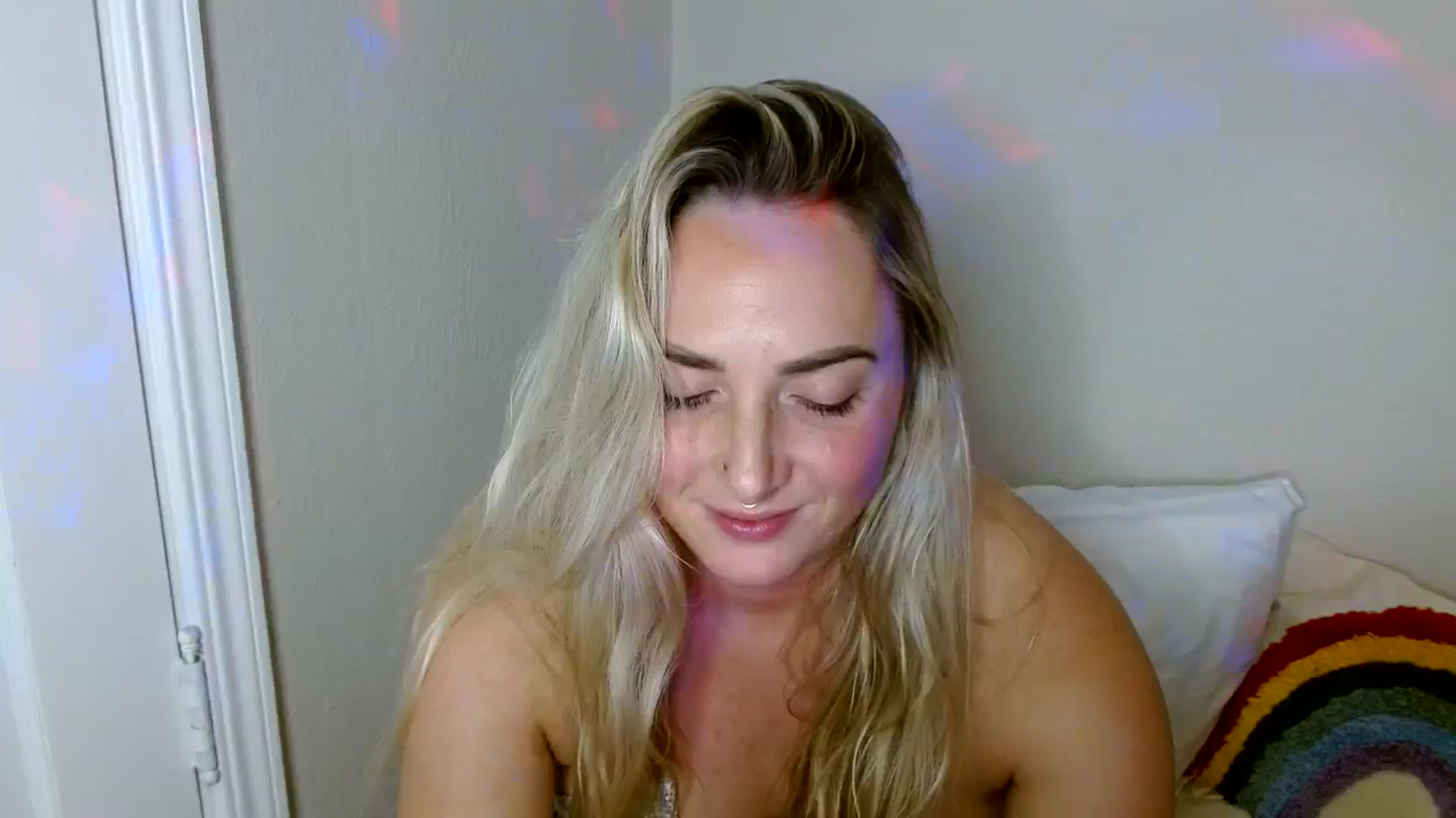 Gallery image thumbnail from OliviaQuinnn's myfreecams stream on, 12/03/2023, 02:32 image 3 of 20
