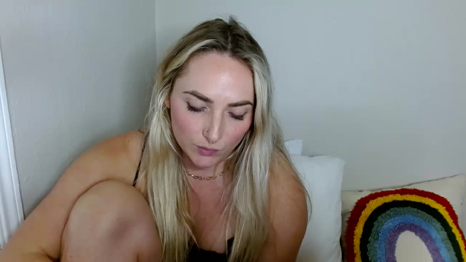 Gallery image thumbnail from OliviaQuinnn's myfreecams stream on, 12/04/2023, 02:35 image 18 of 20